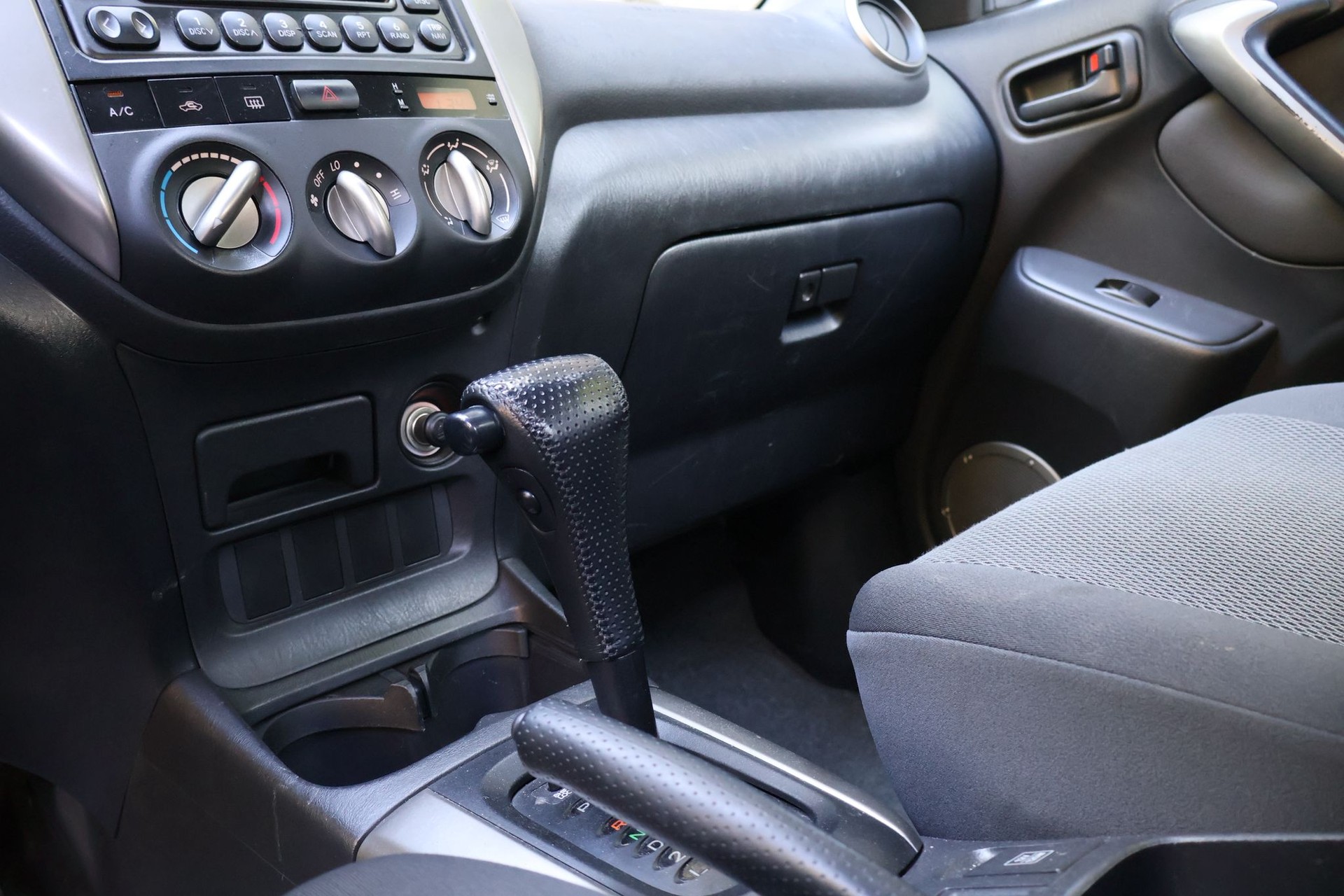 TOYOTA RAV-4 2.0 16V Linea Terra-image-7