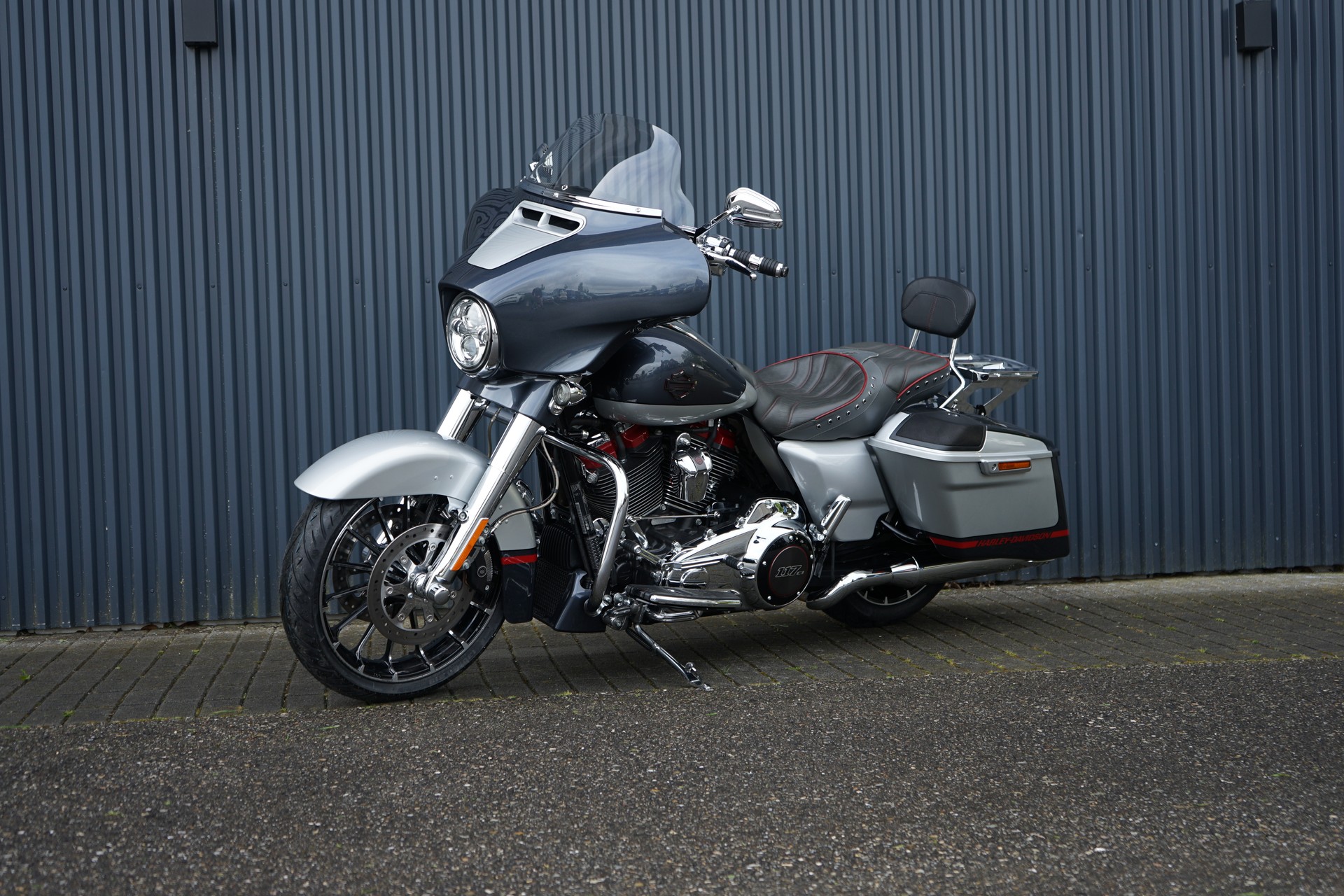 HARLEY-DAVIDSON FLHXSE Street Glide ABS CVO 117-showroom-element-1