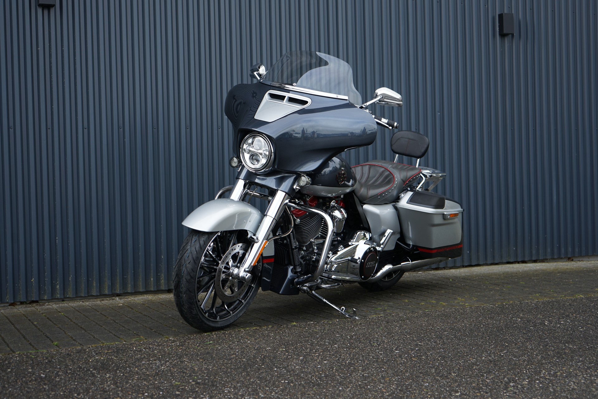 HARLEY-DAVIDSON FLHXSE Street Glide ABS CVO 117-showroom-element-2