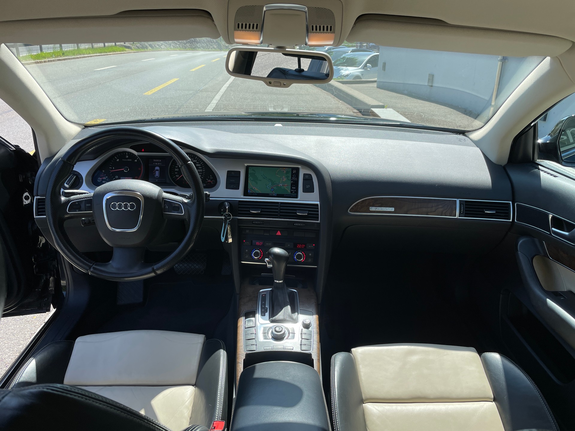 AUDI A6 Avant 3.0 V6 TDI quattro tiptronic-image-17