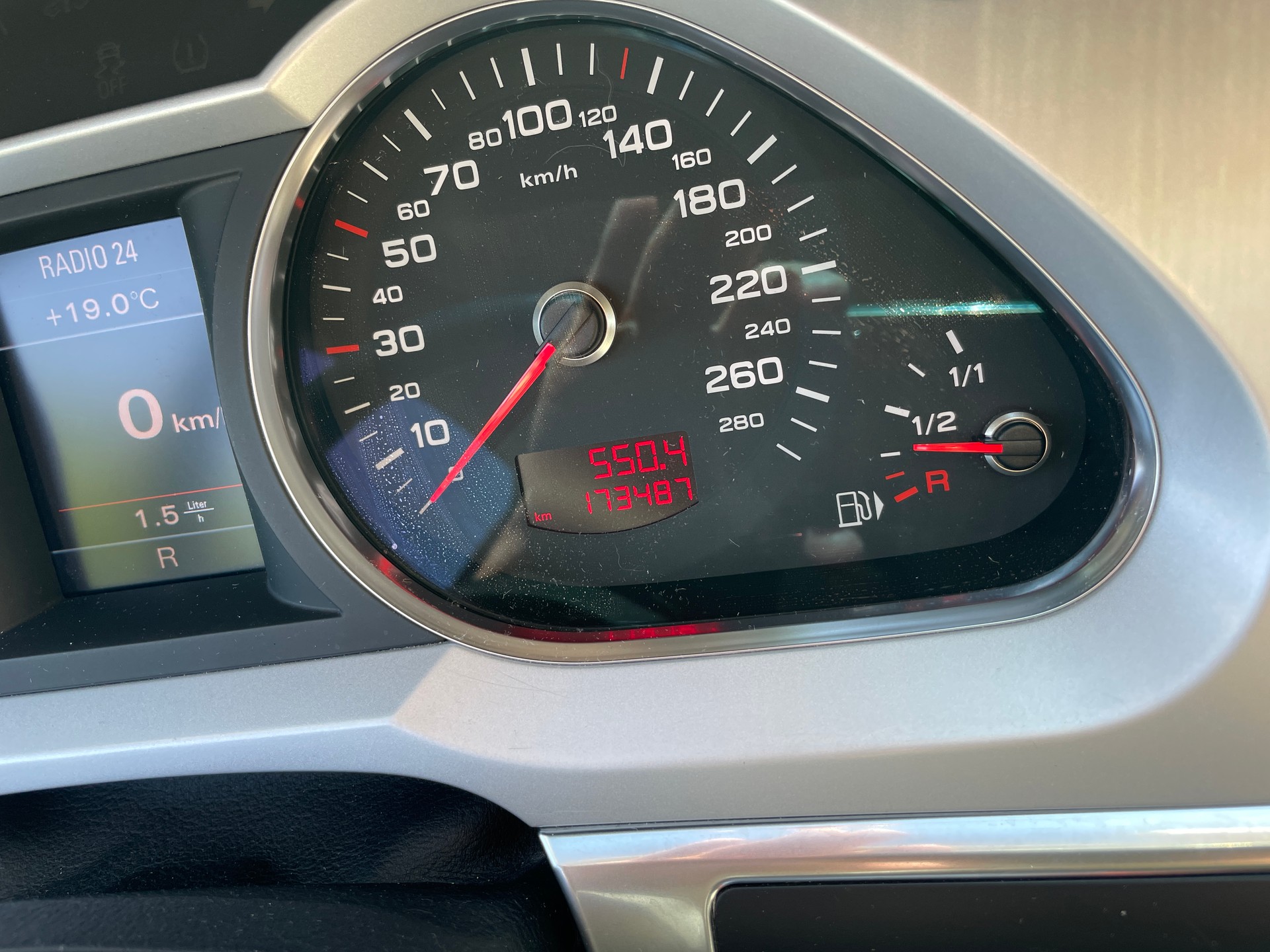 AUDI A6 Avant 3.0 V6 TDI quattro tiptronic-image-25
