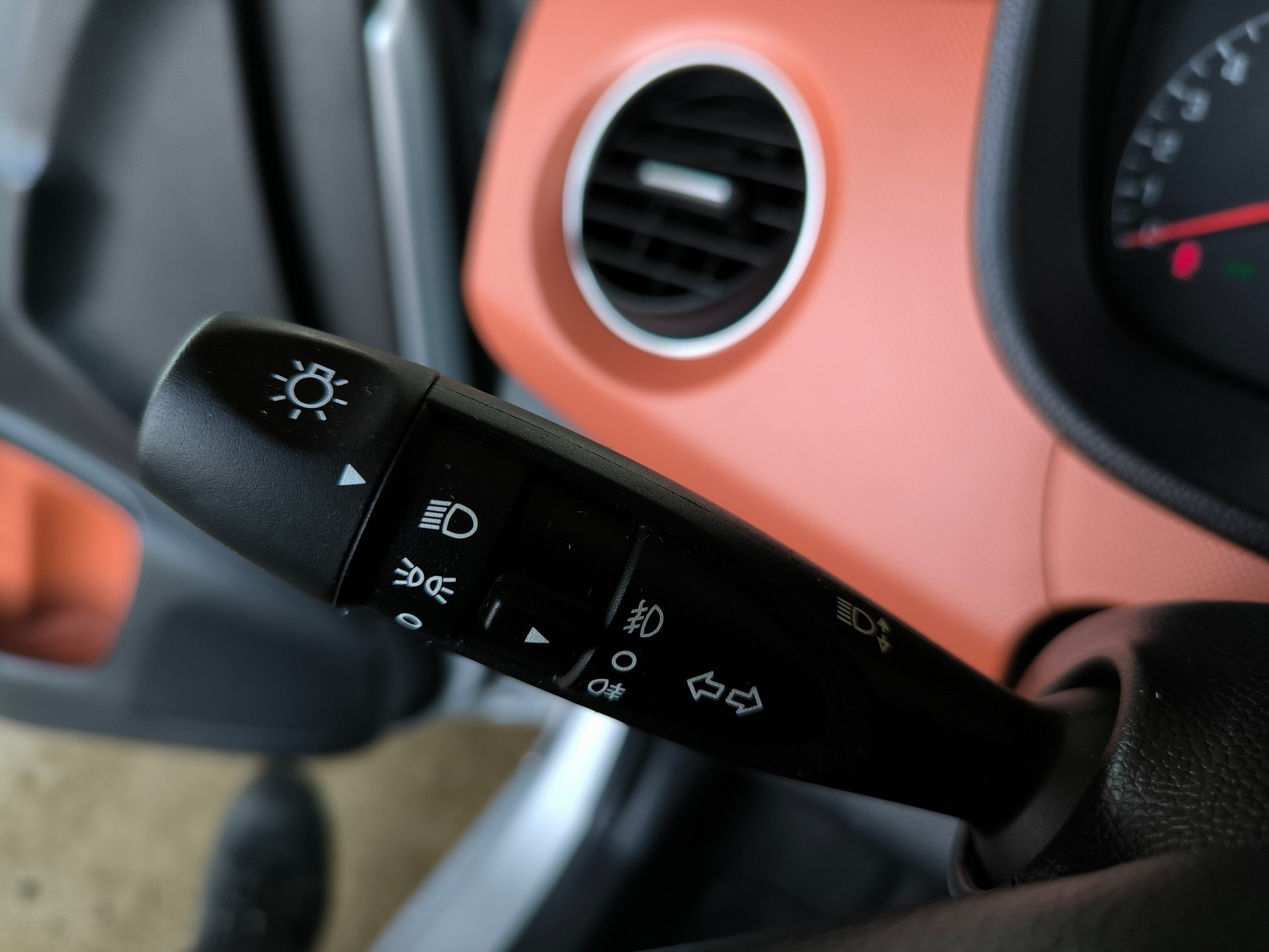 HYUNDAI i10 1.2 Amplia Automatic-image-12