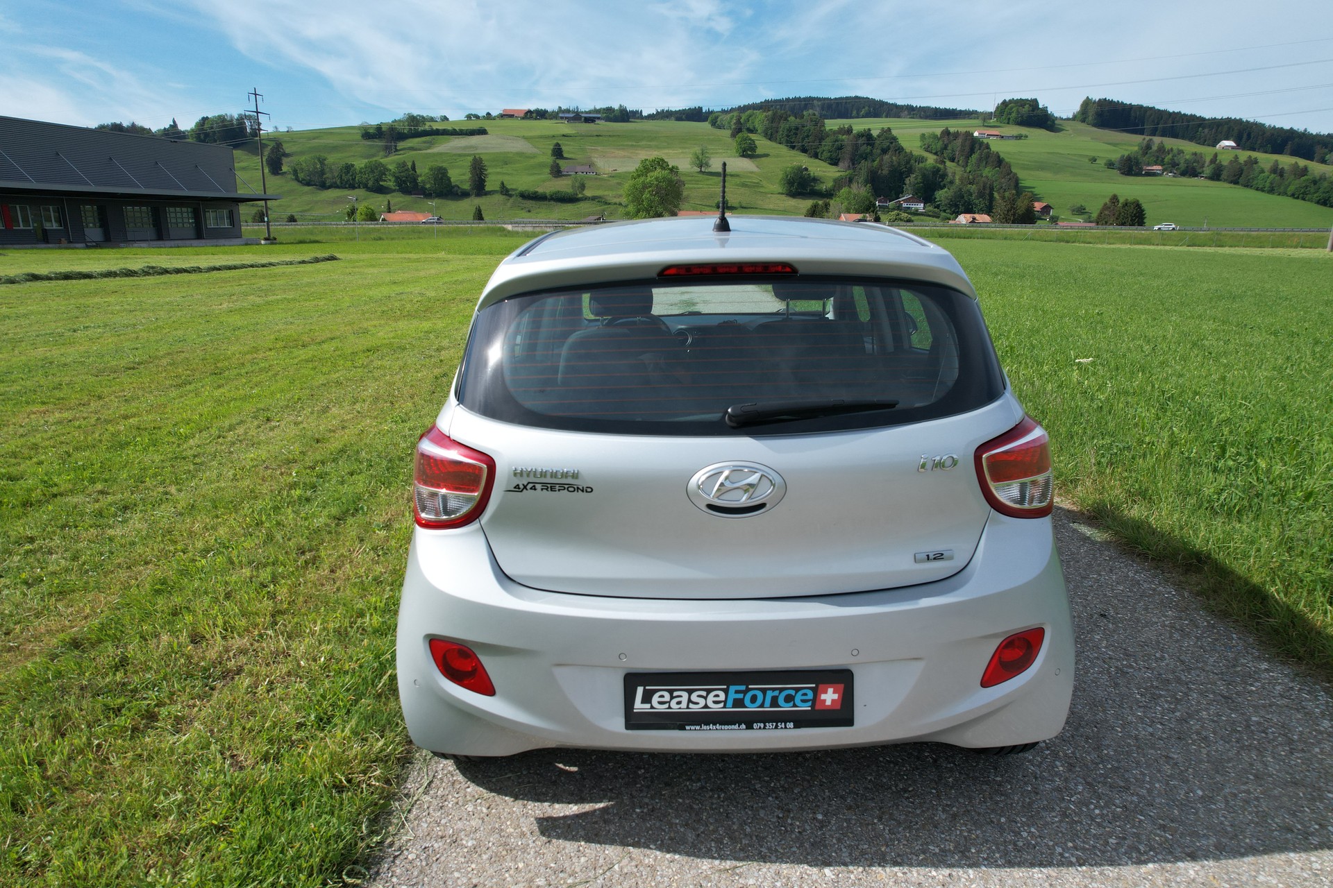 HYUNDAI i10 1.2 Amplia Automatic-image-1