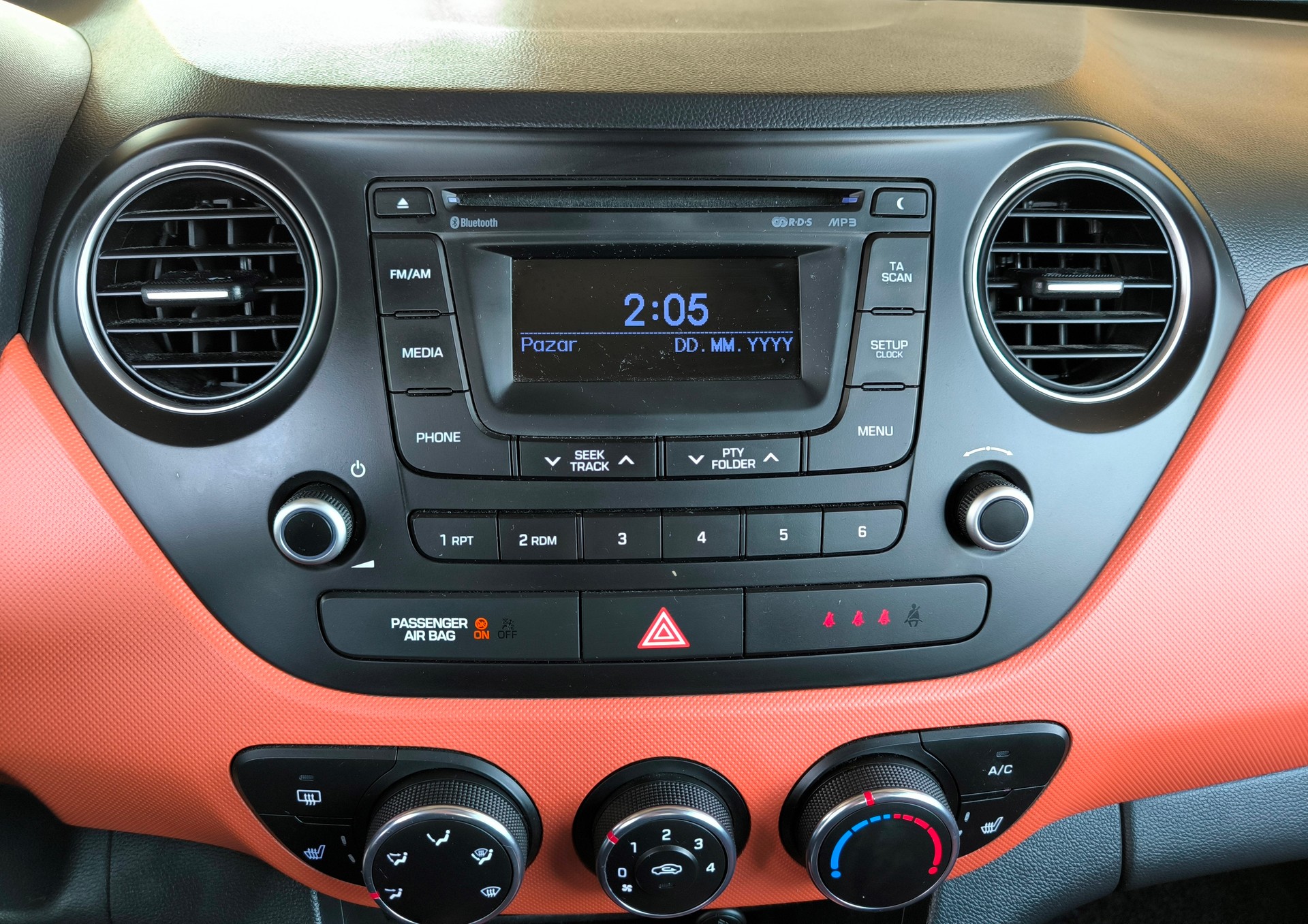 HYUNDAI i10 1.2 Amplia Automatic-image-7
