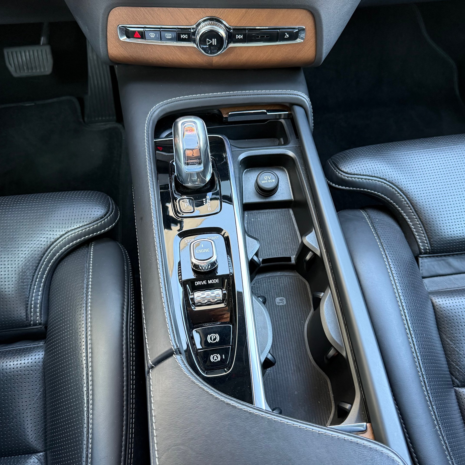 VOLVO XC90 T8 AWD Inscription Geartronic Swiss-image-16