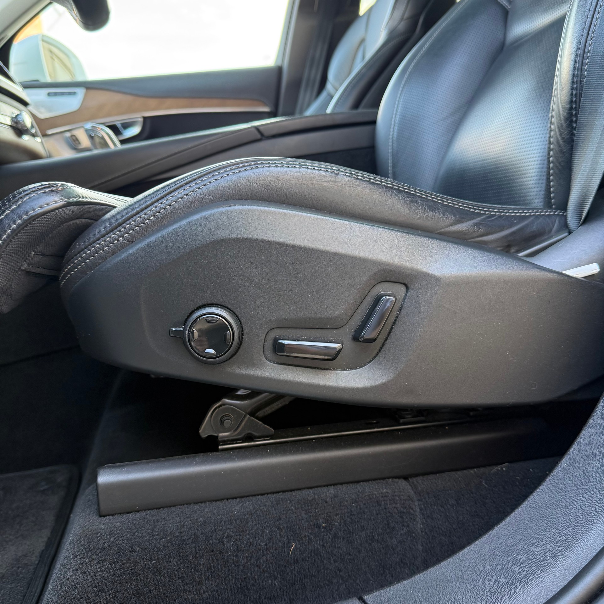 VOLVO XC90 T8 AWD Inscription Geartronic Swiss-image-11