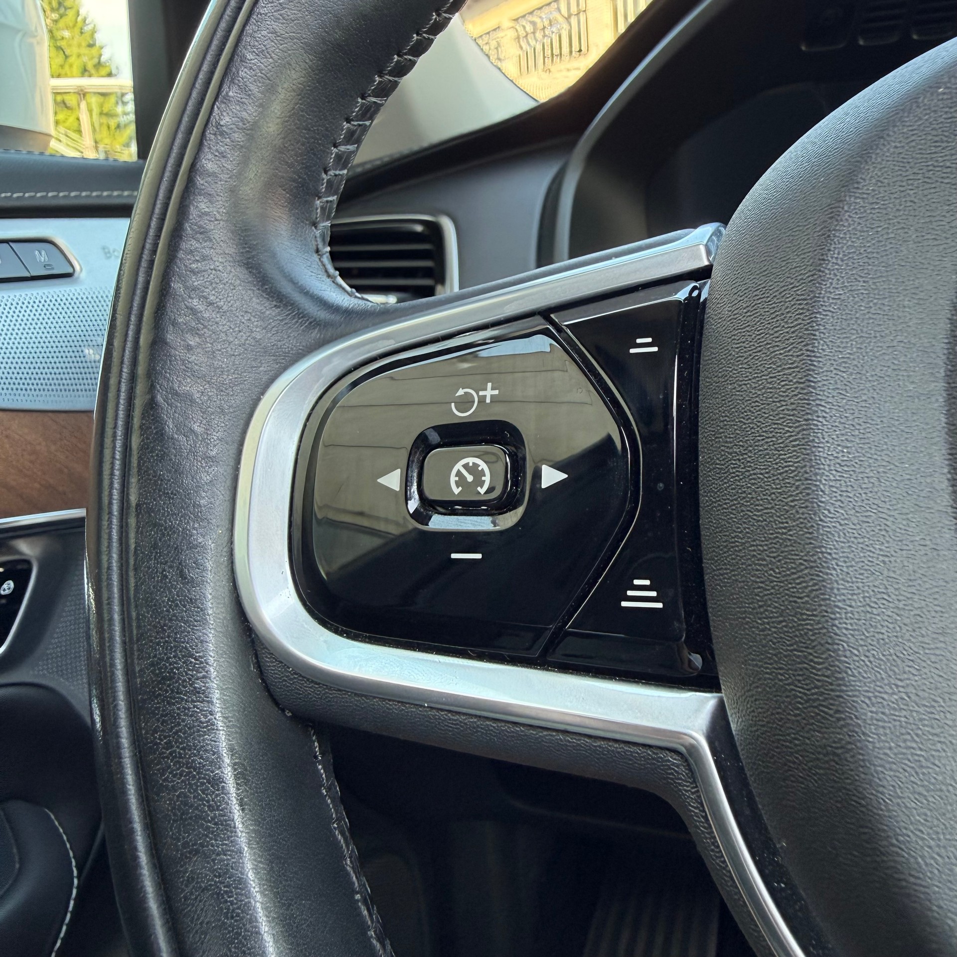 VOLVO XC90 T8 AWD Inscription Geartronic Swiss-image-9