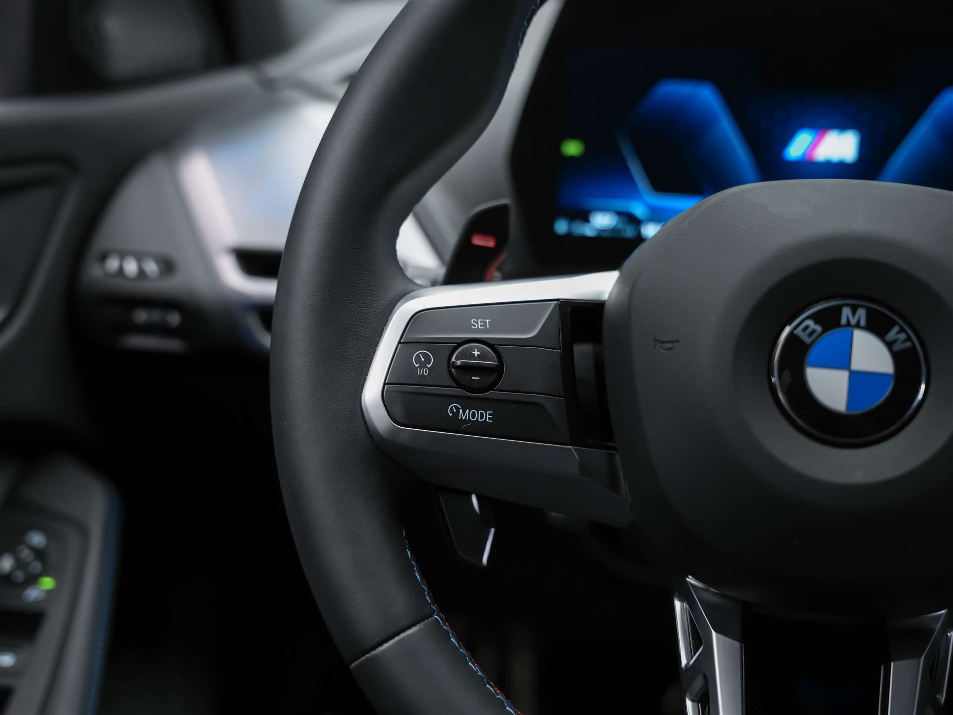 BMW M135 xDrive *Harman/Kardon*Sportsitze*Sitzheizung*Keyless Go*-image-21