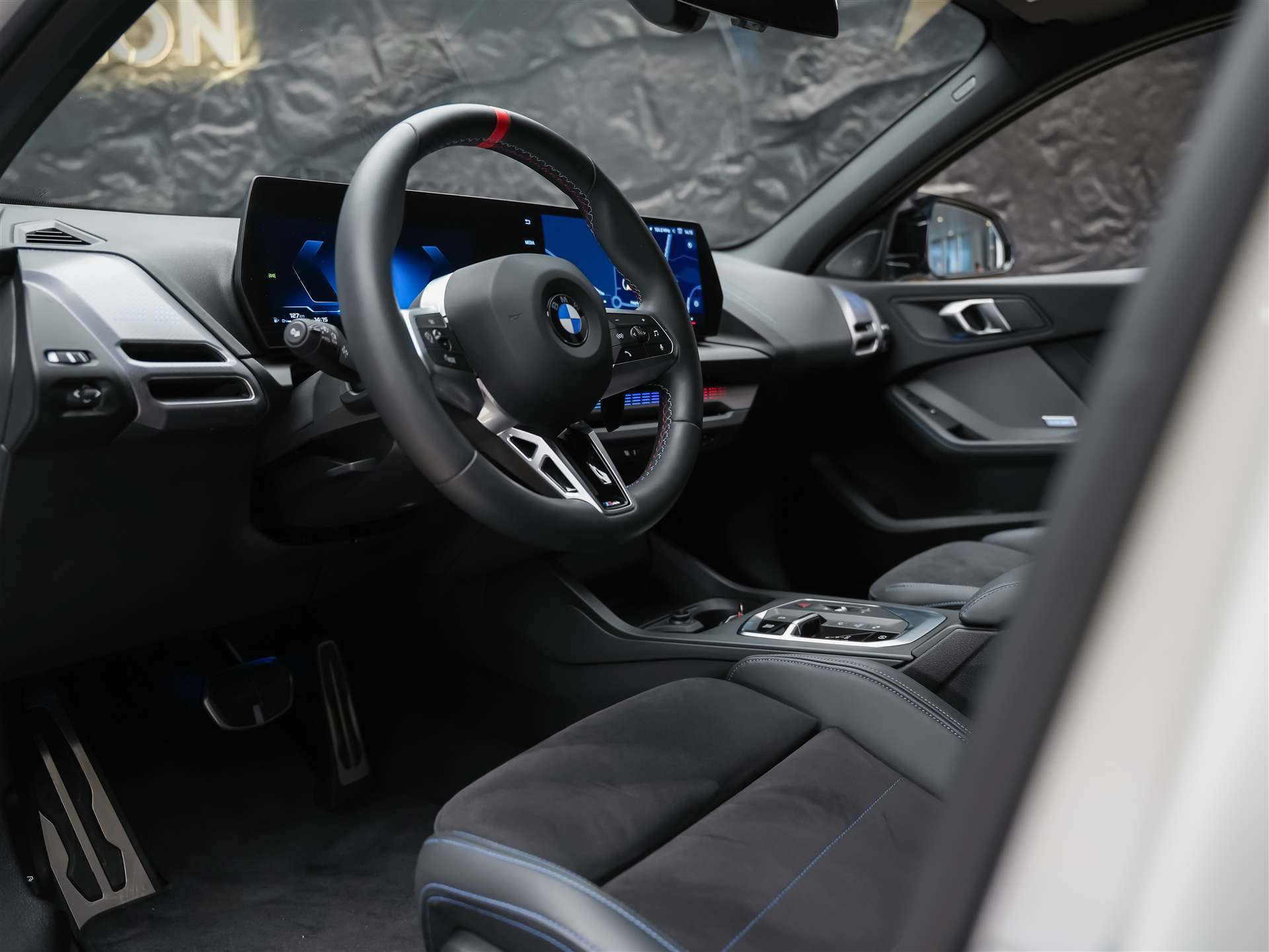 BMW M135 xDrive *Harman/Kardon*Sportsitze*Sitzheizung*Keyless Go*-image-7