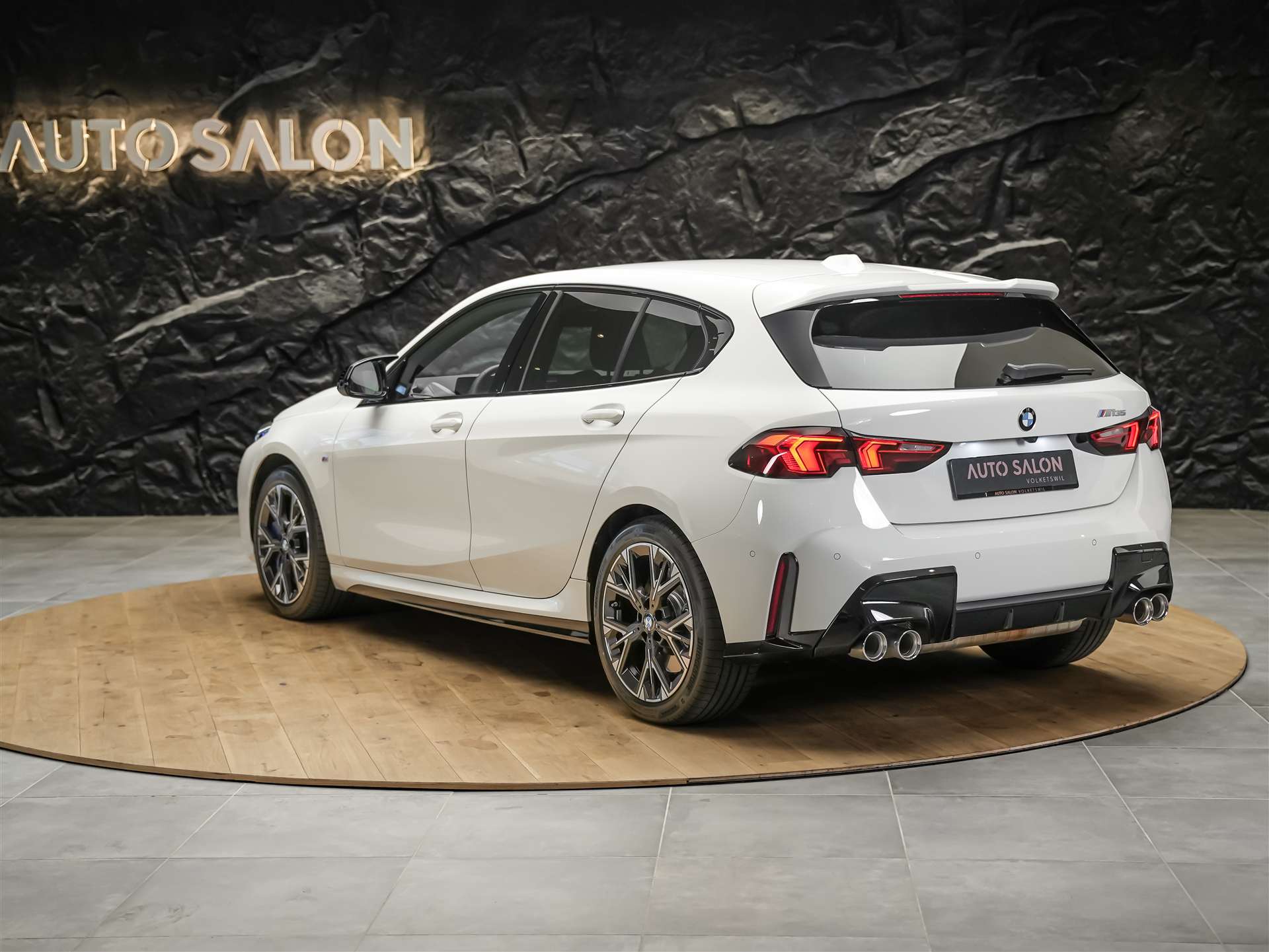 BMW M135 xDrive *Harman/Kardon*Sportsitze*Sitzheizung*Keyless Go*-image-2