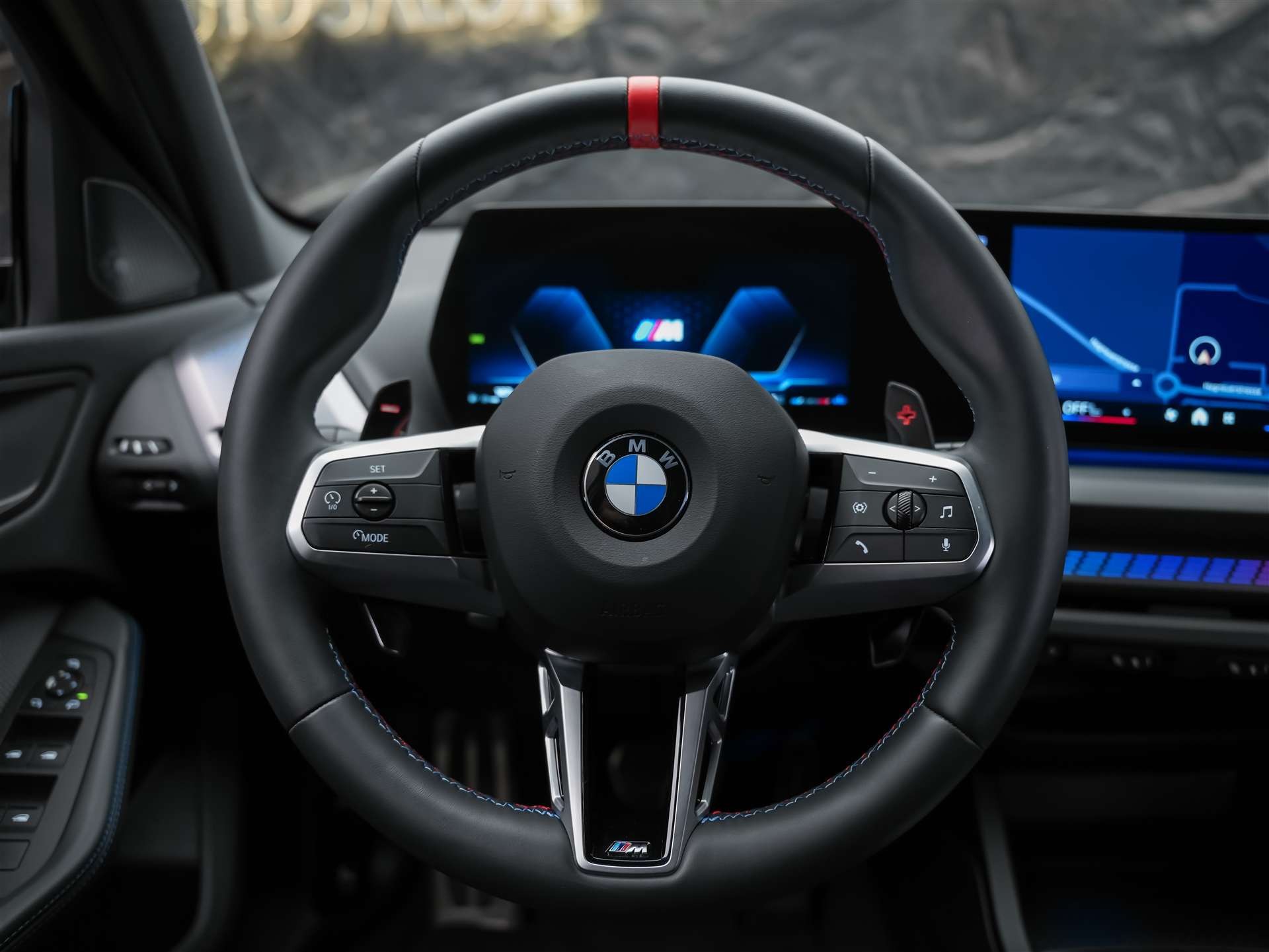 BMW M135 xDrive *Harman/Kardon*Sportsitze*Sitzheizung*Keyless Go*-image-15