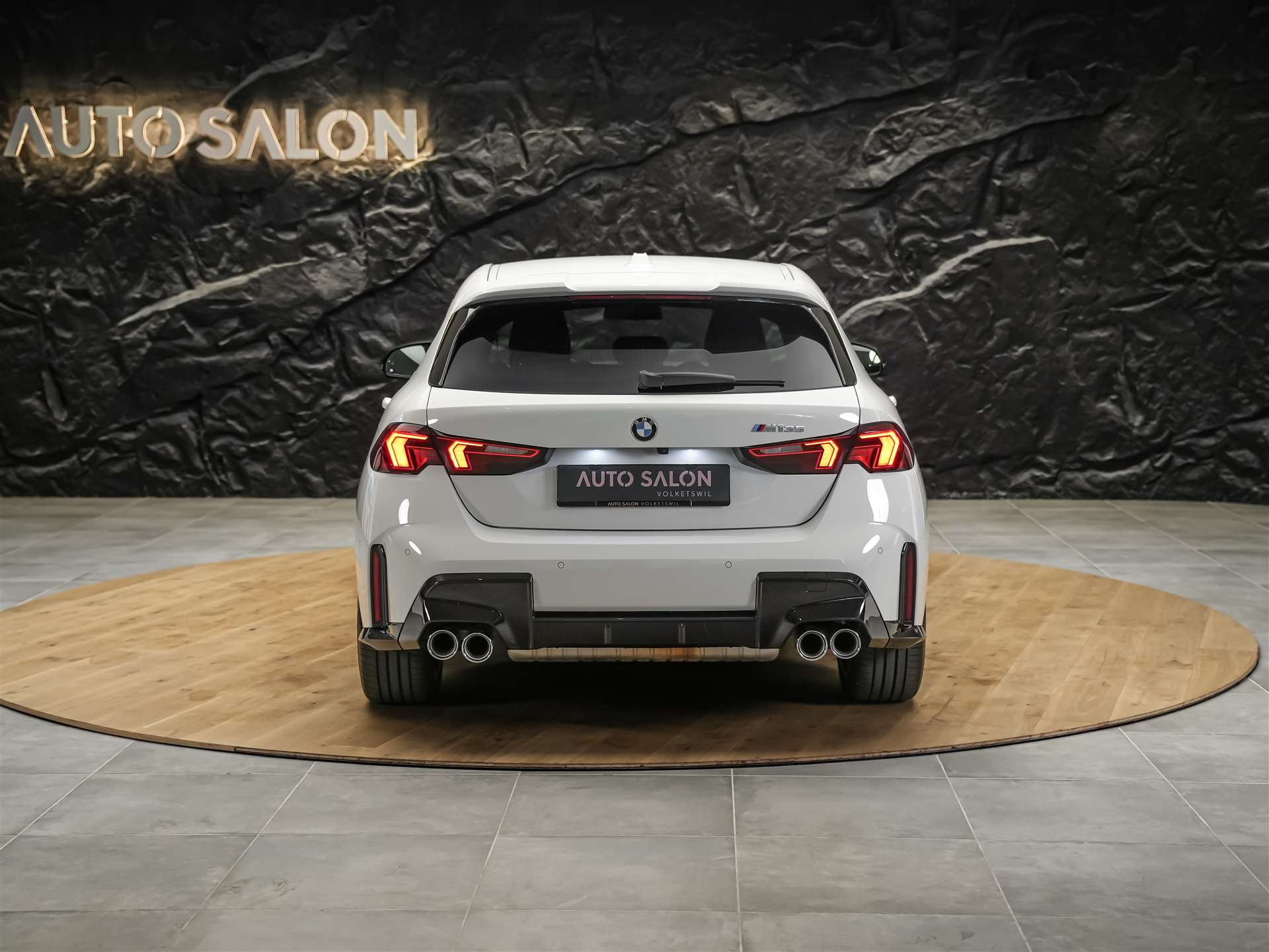 BMW M135 xDrive *Harman/Kardon*Sportsitze*Sitzheizung*Keyless Go*-image-3