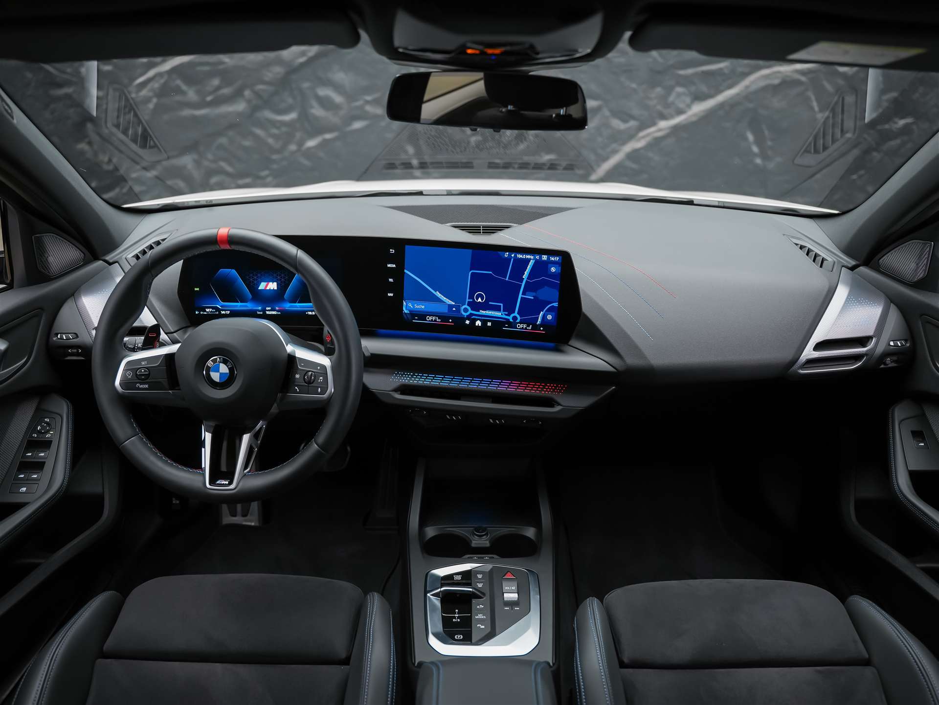 BMW M135 xDrive *Harman/Kardon*Sportsitze*Sitzheizung*Keyless Go*-image-14