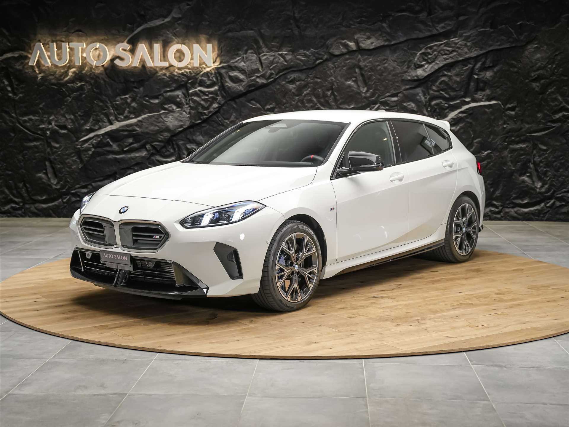 BMW M135 xDrive *Harman/Kardon*Sportsitze*Sitzheizung*Keyless Go*-image-0