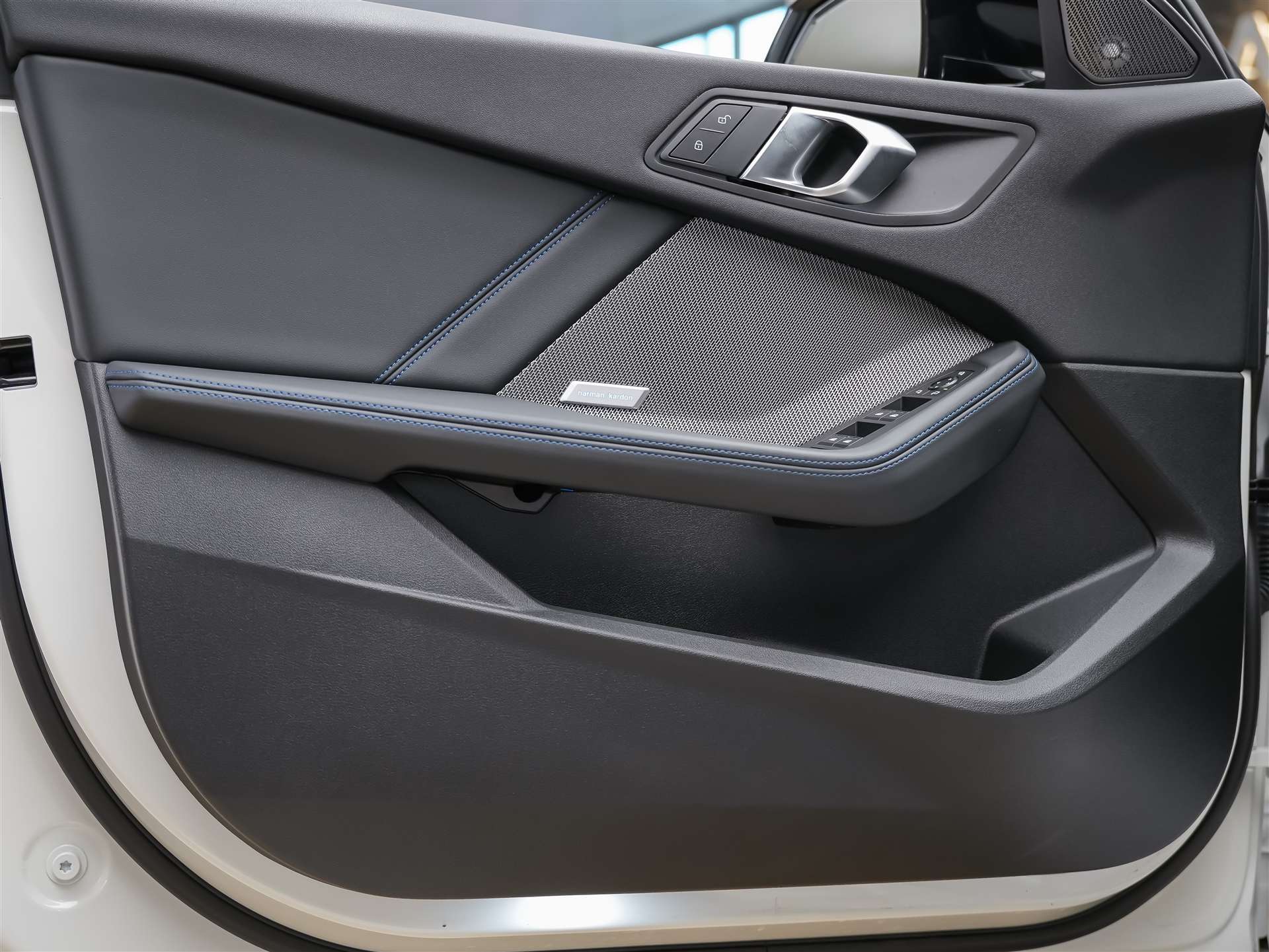 BMW M135 xDrive *Harman/Kardon*Sportsitze*Sitzheizung*Keyless Go*-image-19