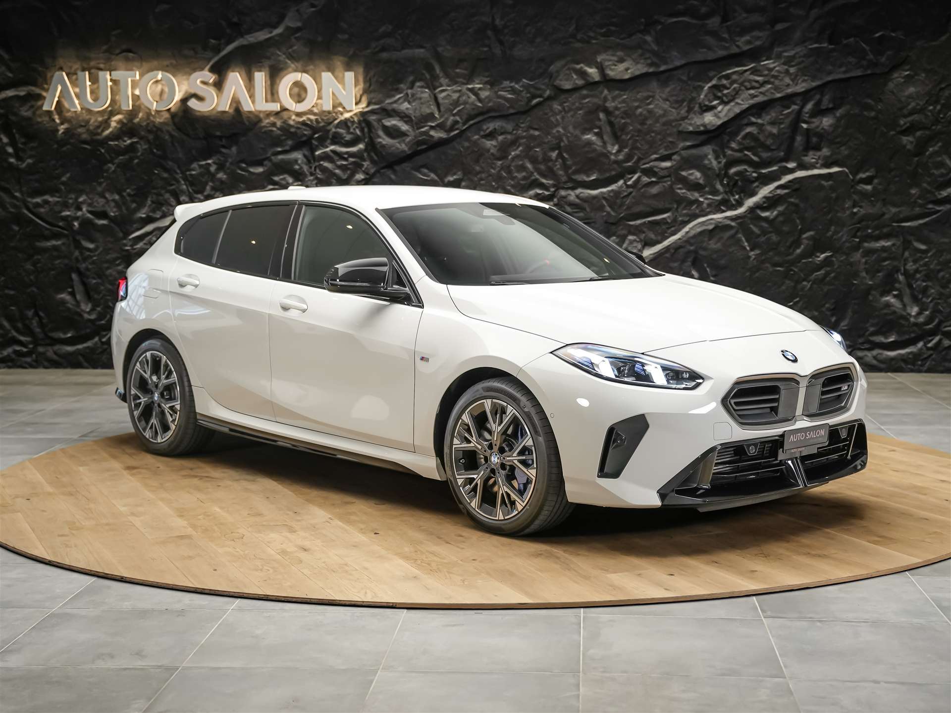 BMW M135 xDrive *Harman/Kardon*Sportsitze*Sitzheizung*Keyless Go*-image-5