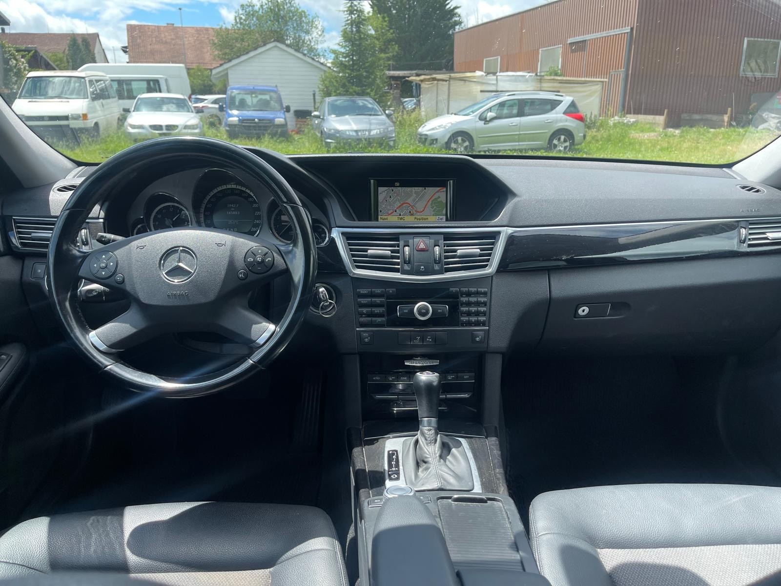 MERCEDES-BENZ E 200 CGI BlueEfficiency Automatic-image-7