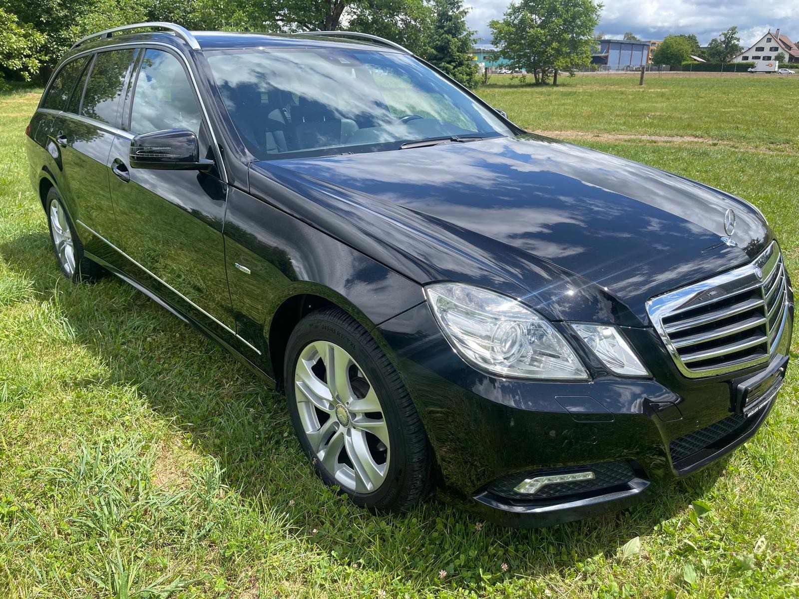 MERCEDES-BENZ E 200 CGI BlueEfficiency Automatic-image-2