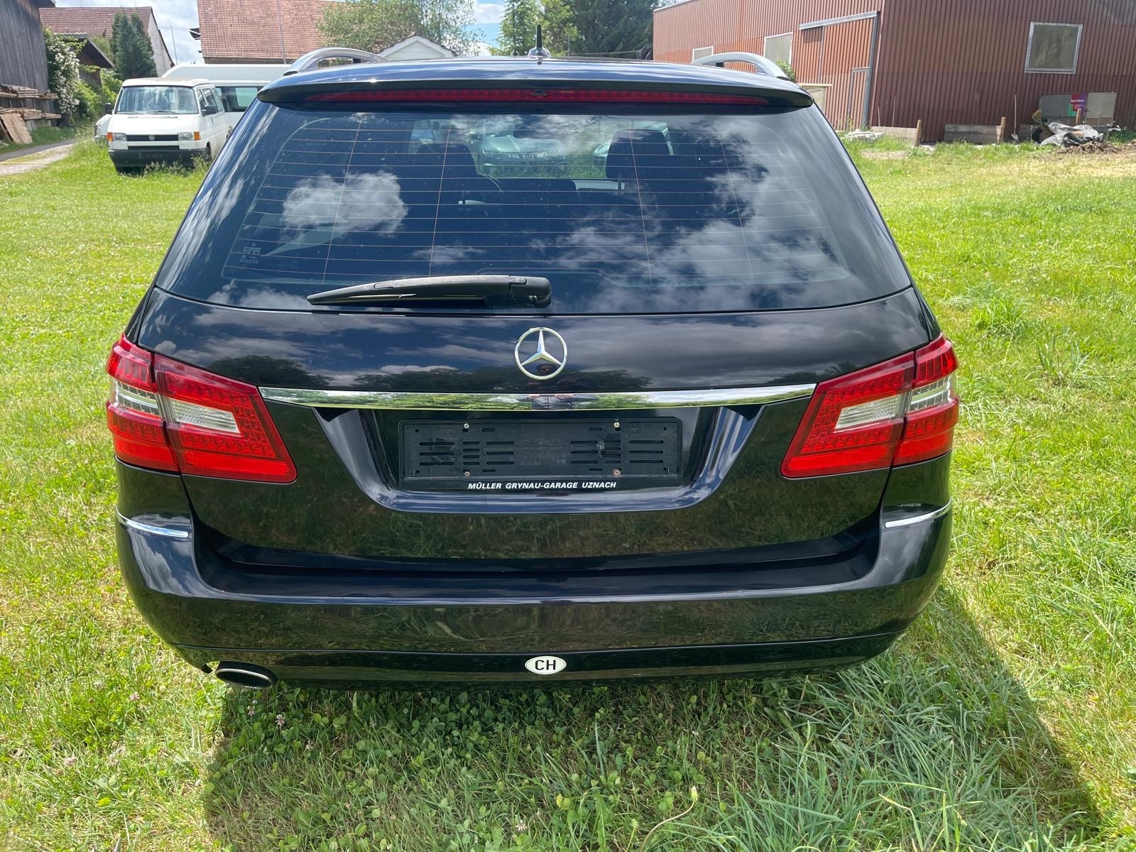 MERCEDES-BENZ E 200 CGI BlueEfficiency Automatic-image-4