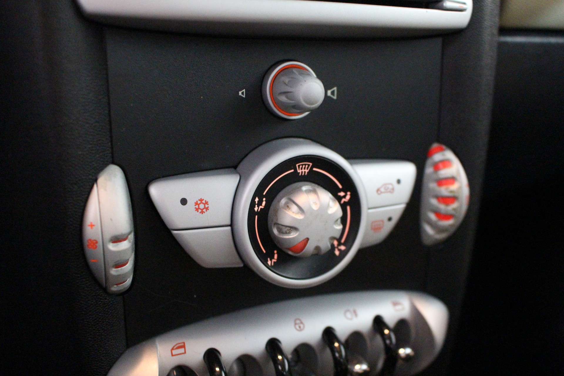 MINI Mini R56 1.6i One-image-15