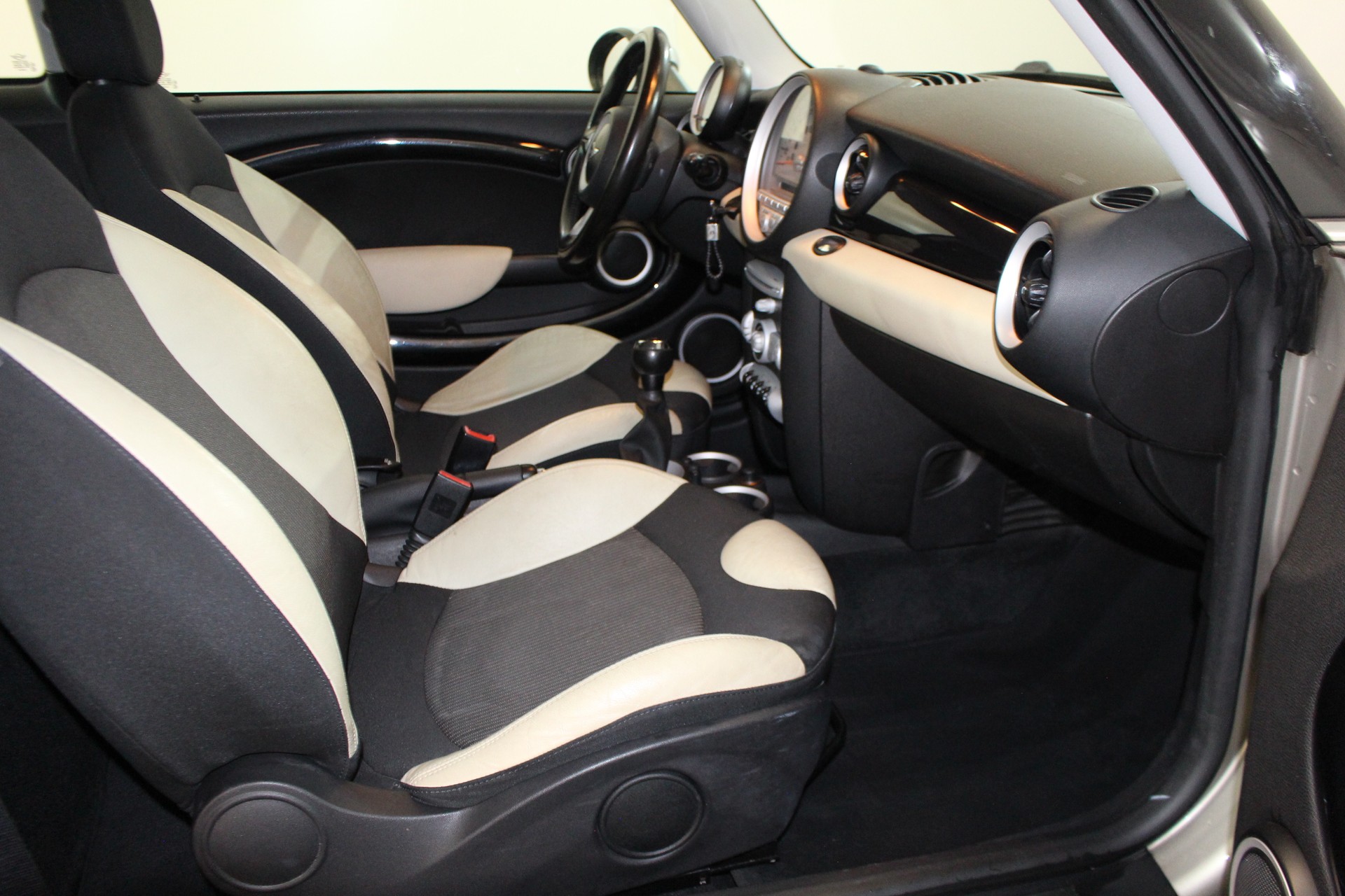 MINI Mini R56 1.6i One-image-9