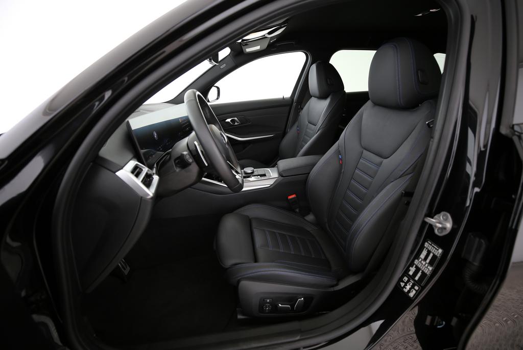 BMW 320d xDrive Touring-image-2