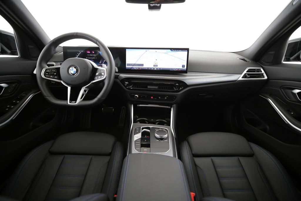 BMW 320d xDrive Touring-image-4