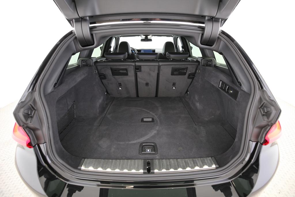 BMW 320d xDrive Touring-image-15