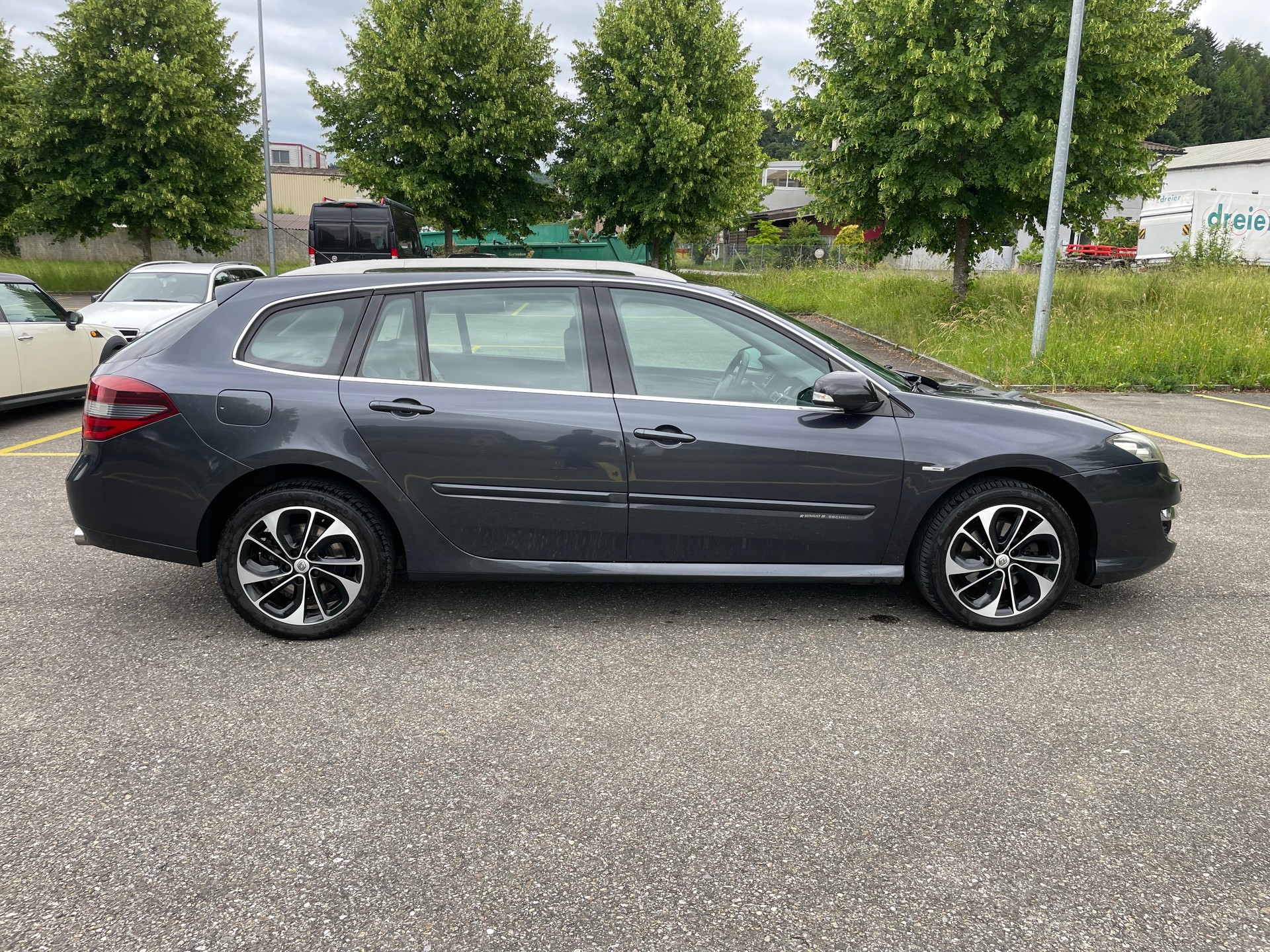 RENAULT Laguna Grandtour 2.0 dCi Dynamique Automatic-image-4