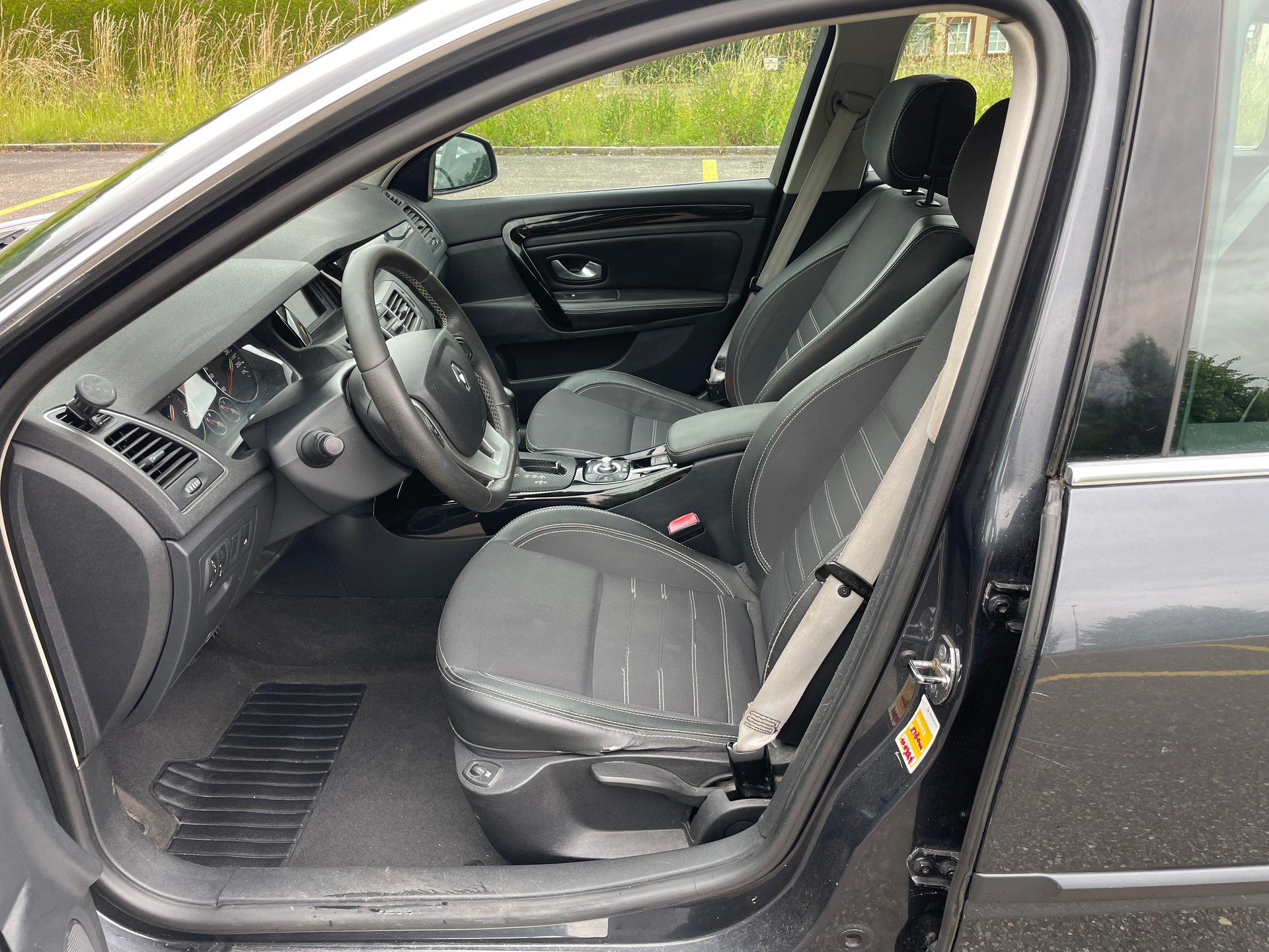 RENAULT Laguna Grandtour 2.0 dCi Dynamique Automatic-image-10