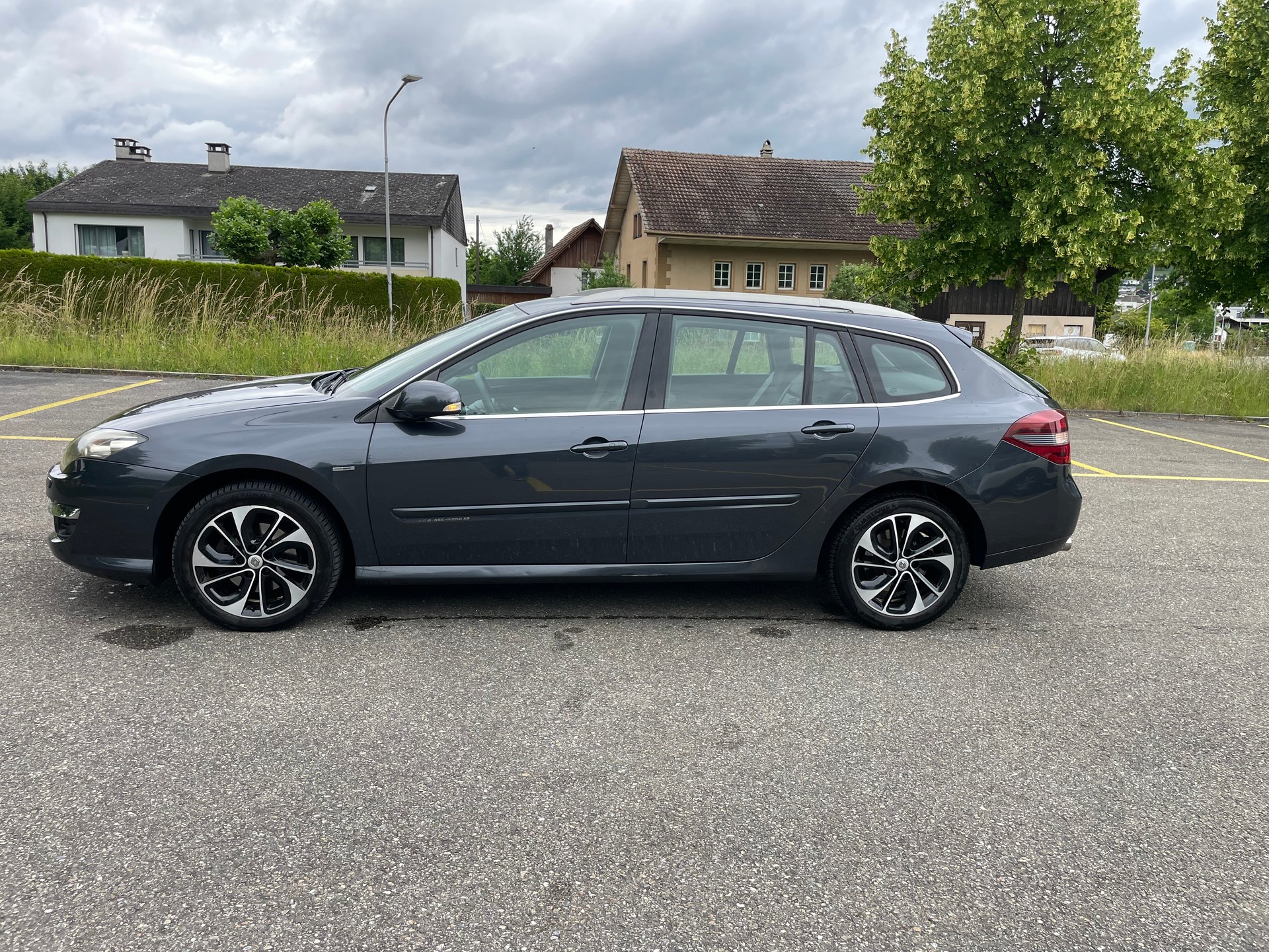 RENAULT Laguna Grandtour 2.0 dCi Dynamique Automatic-image-3