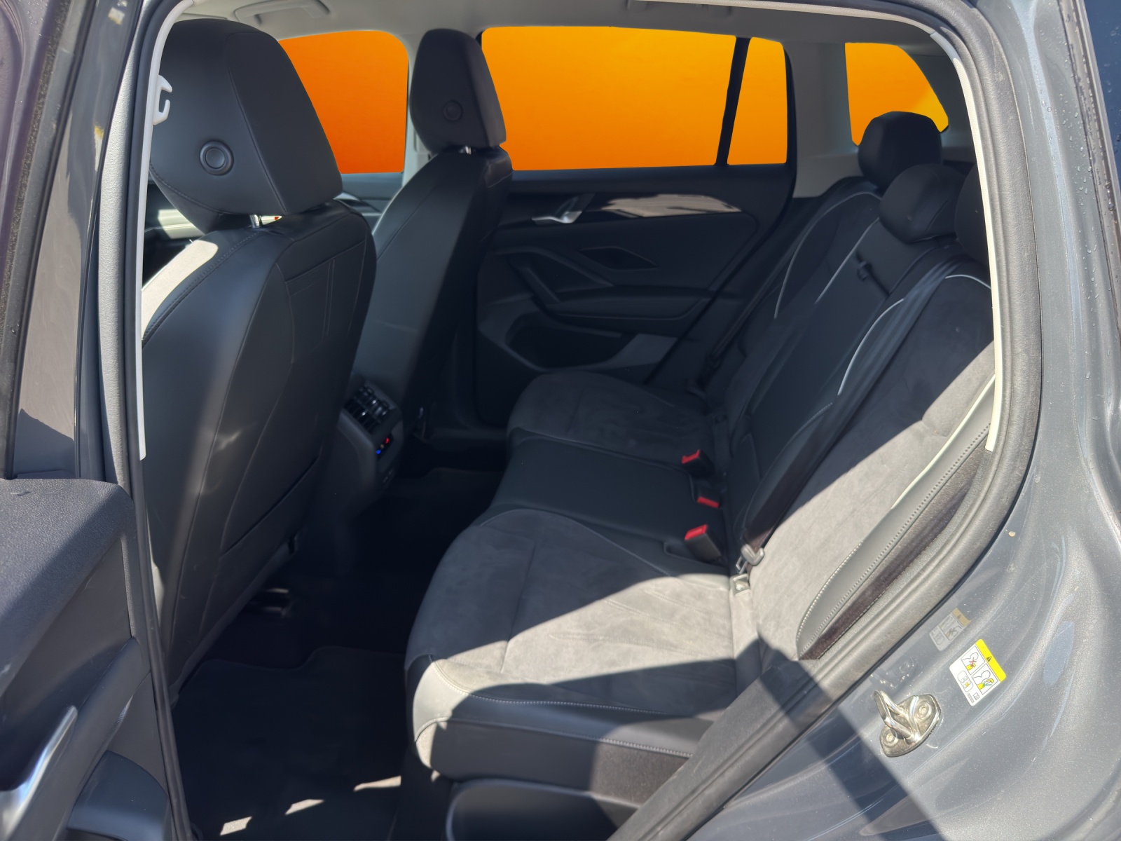 VW Tiguan 2.0 TDI SCR Elegance 4Motion DSG *** Garantie 5ans / 150'000km ***-image-11