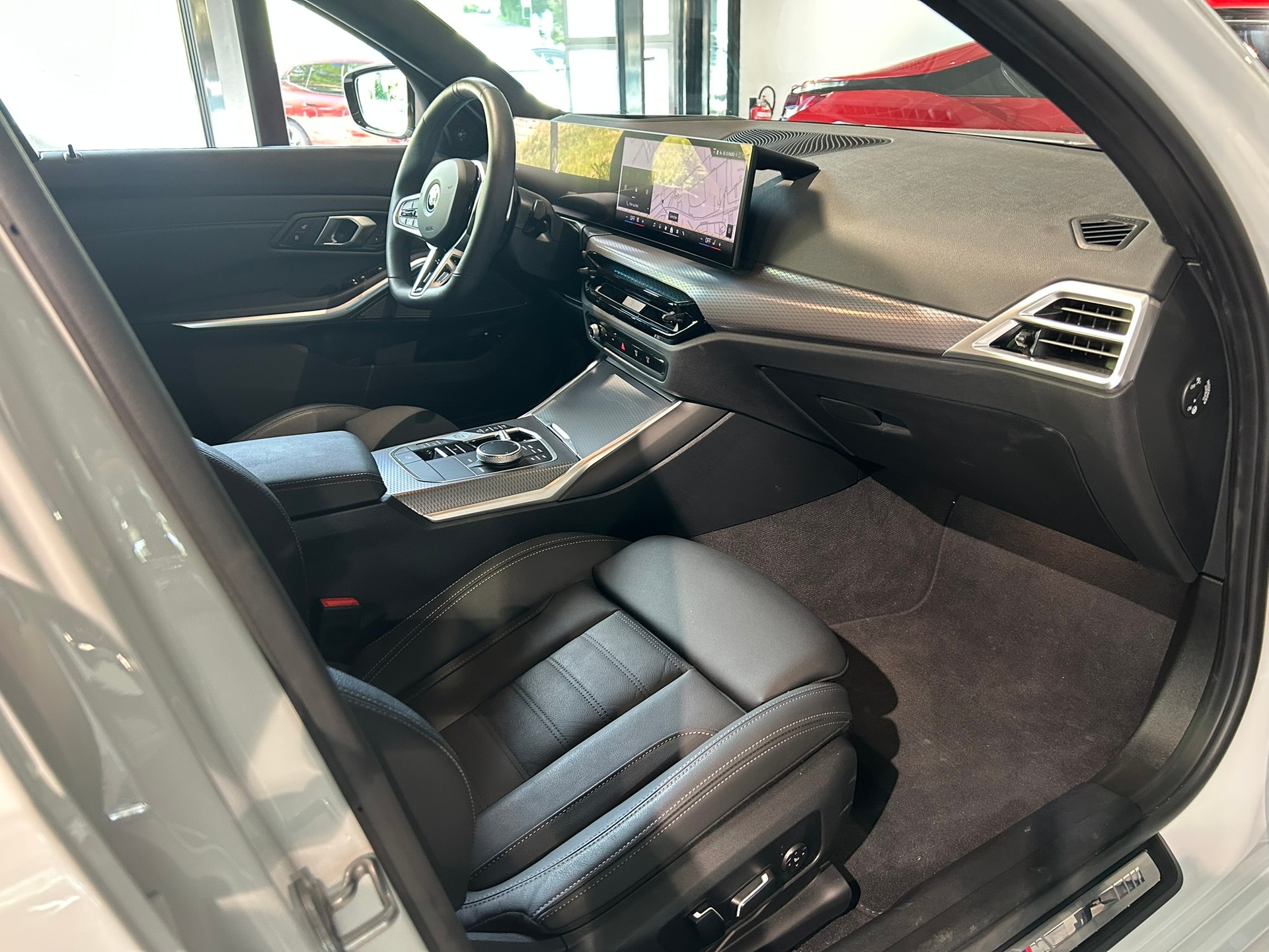 BMW 330e x DriveTouring Steptronic M Sport Pro-image-20
