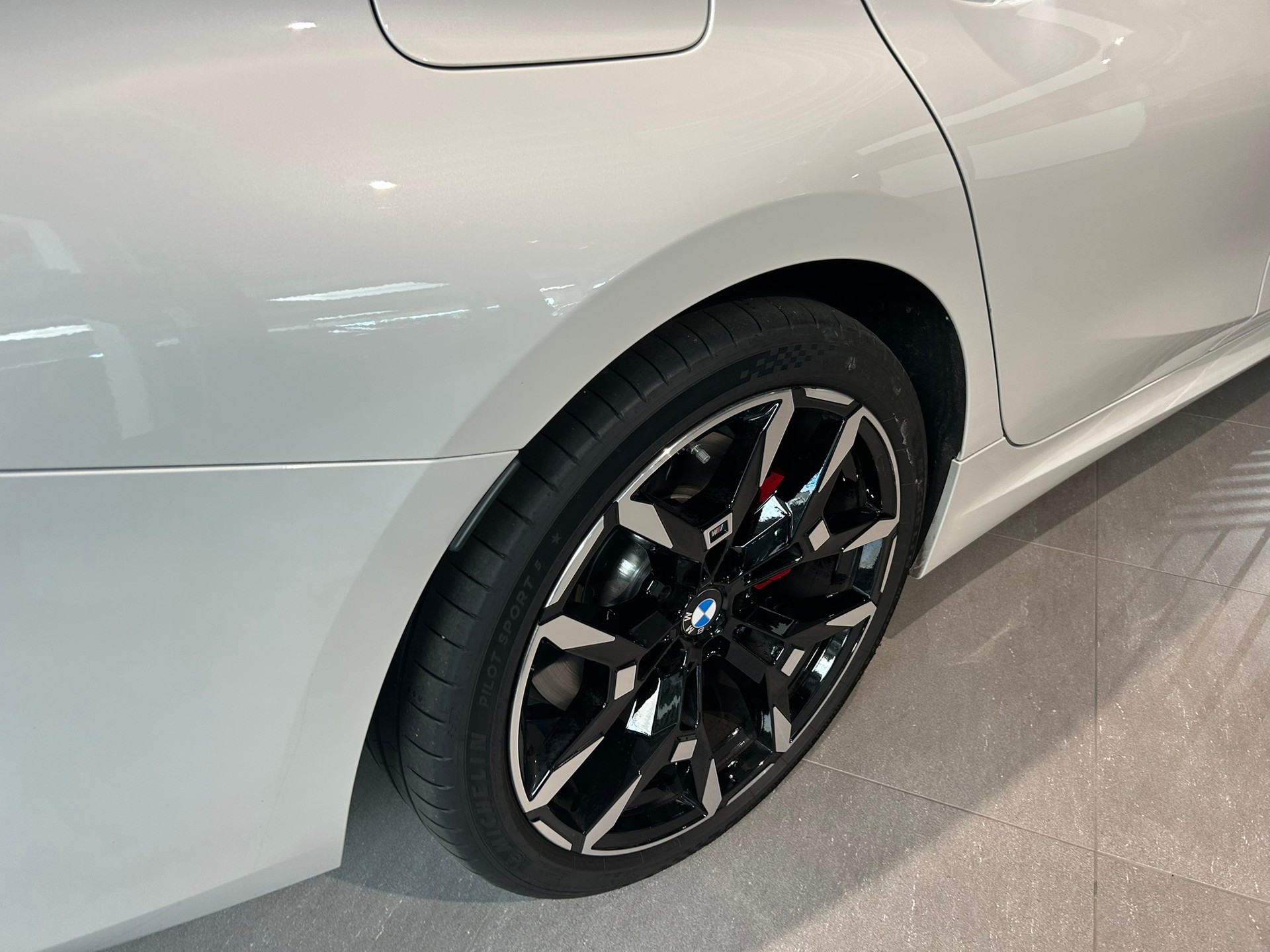 BMW 330e x DriveTouring Steptronic M Sport Pro-image-19