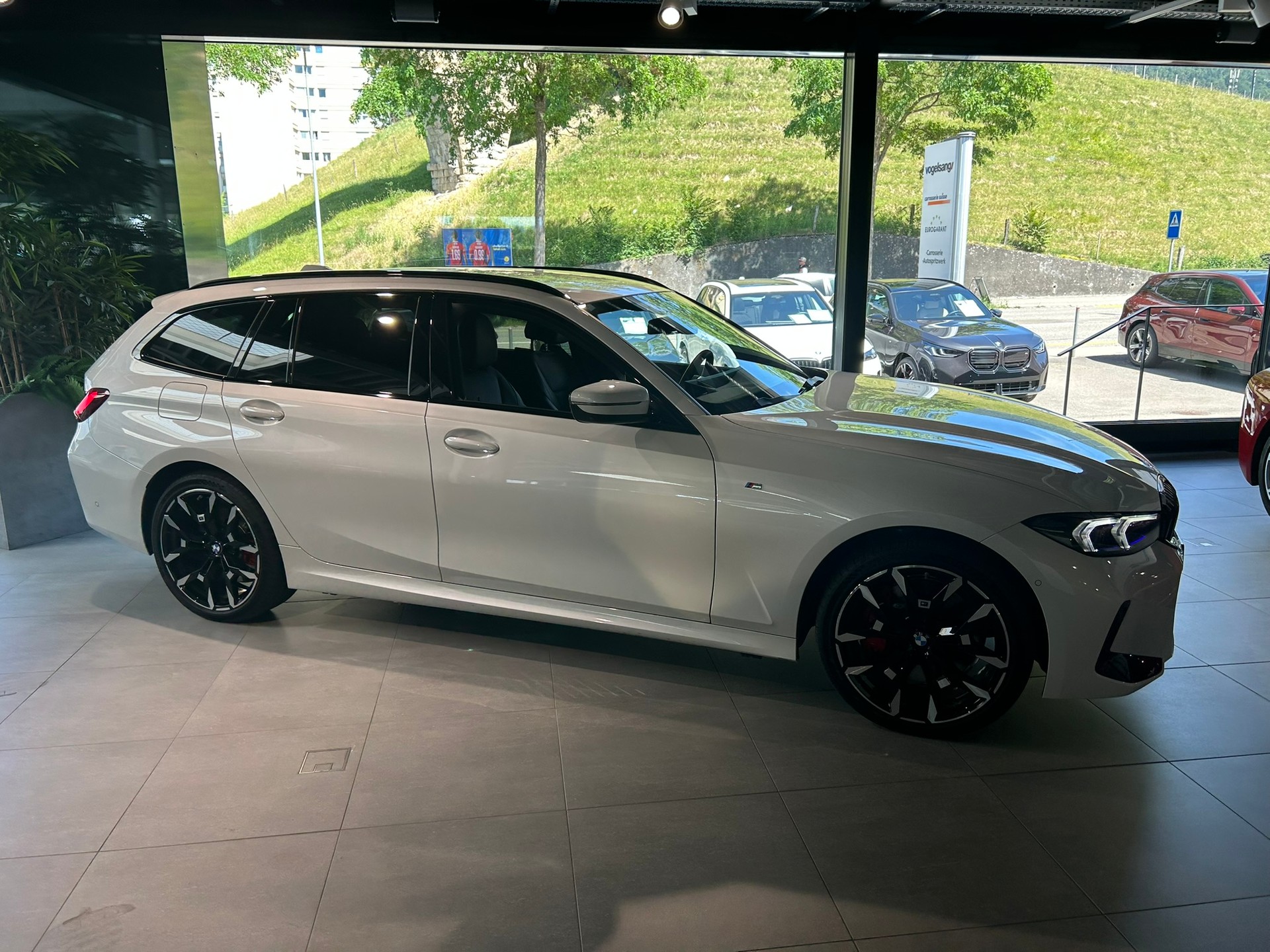 BMW 330e x DriveTouring Steptronic M Sport Pro-image-7