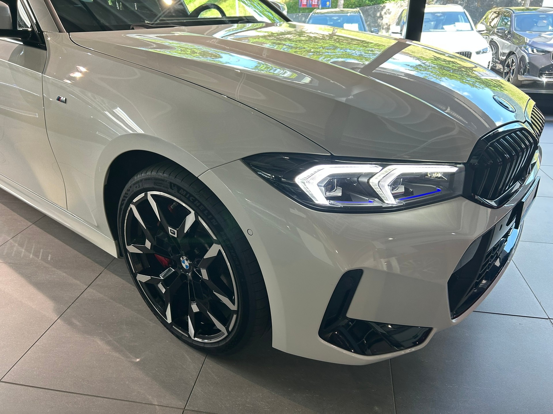 BMW 330e x DriveTouring Steptronic M Sport Pro-image-14
