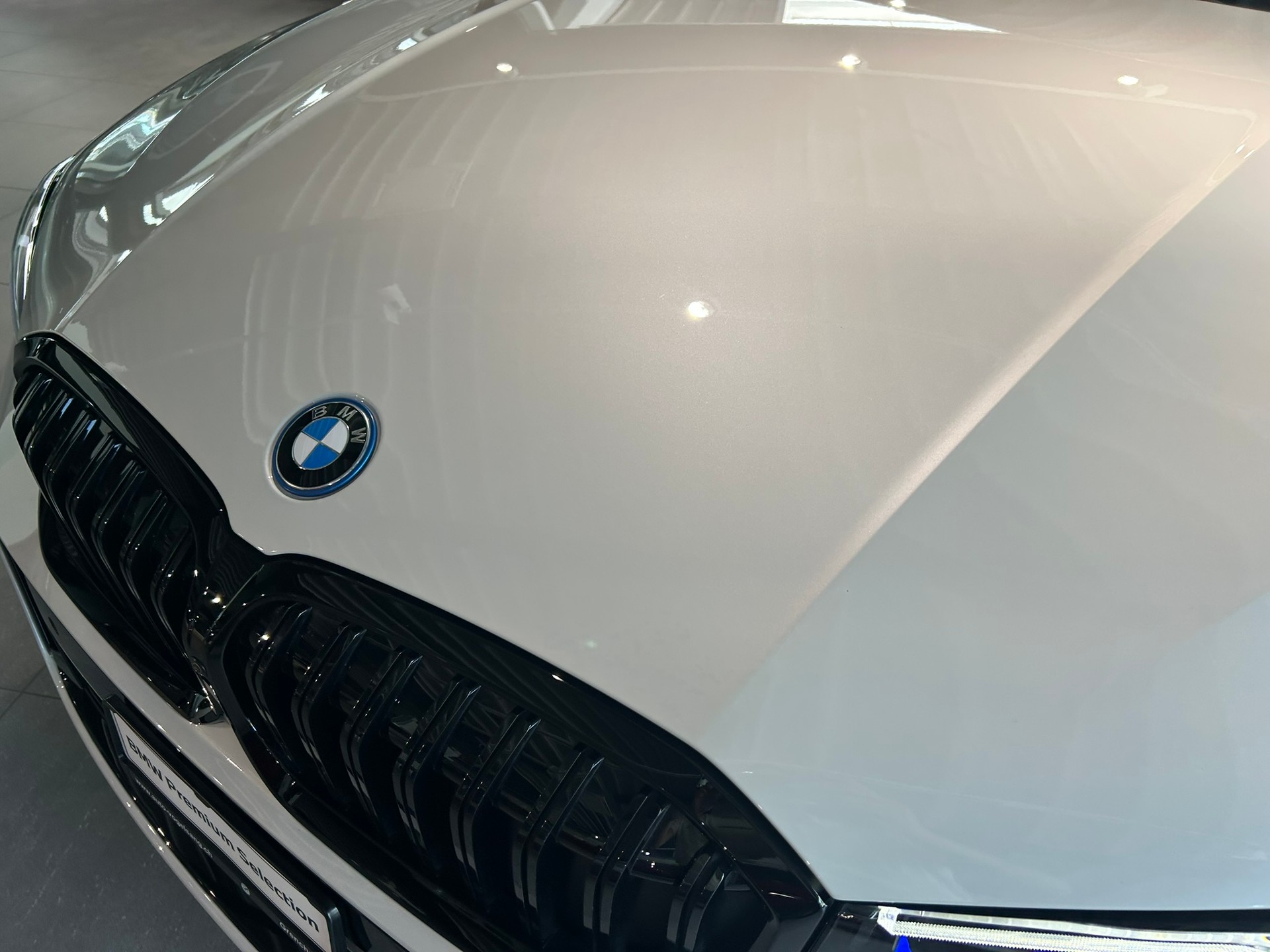 BMW 330e x DriveTouring Steptronic M Sport Pro-image-16