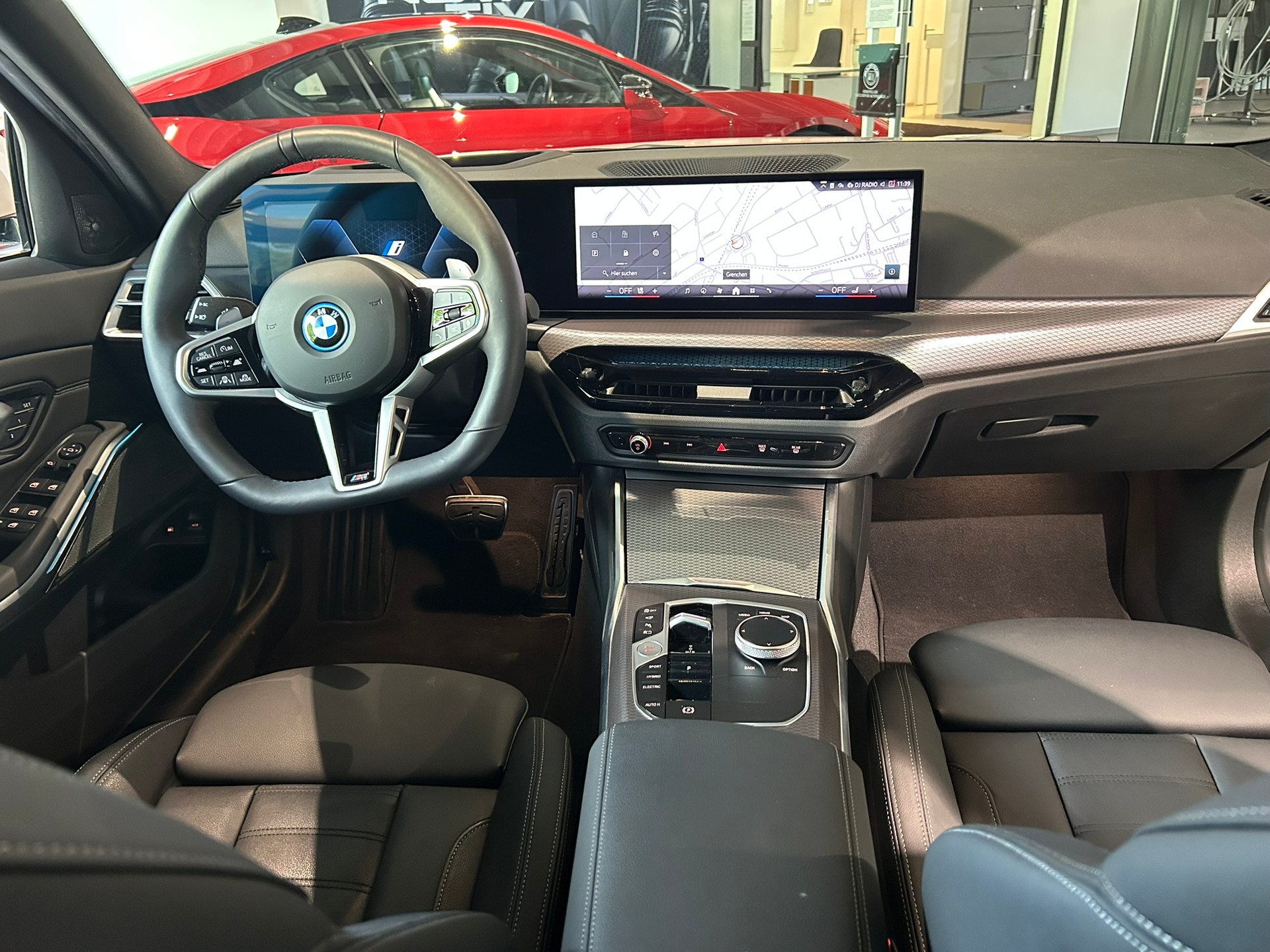 BMW 330e x DriveTouring Steptronic M Sport Pro-image-24