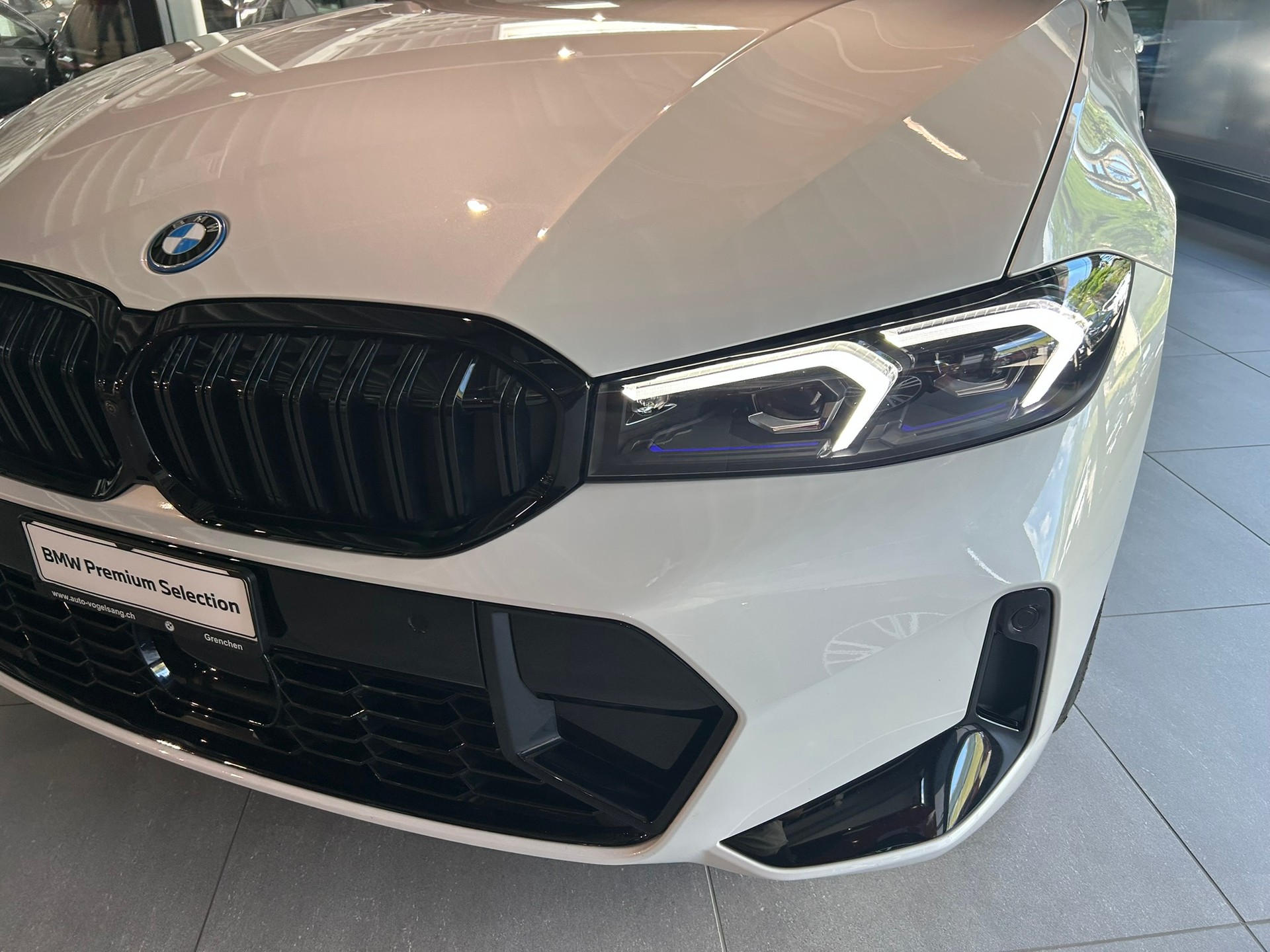 BMW 330e x DriveTouring Steptronic M Sport Pro-image-15