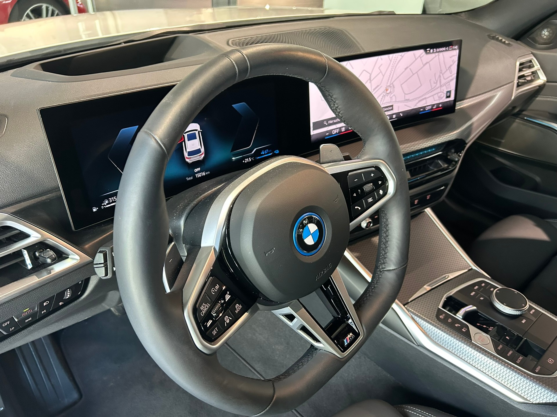 BMW 330e x DriveTouring Steptronic M Sport Pro-image-29