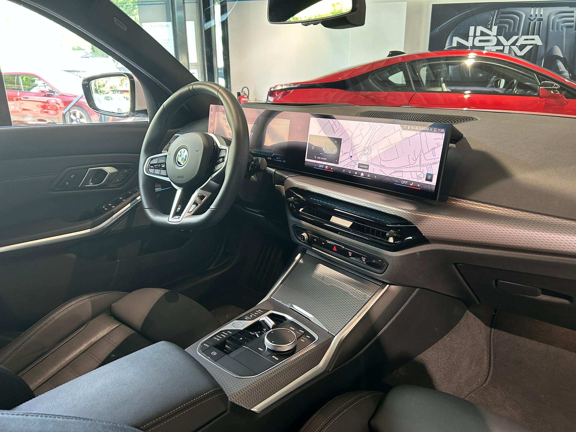 BMW 330e x DriveTouring Steptronic M Sport Pro-image-23