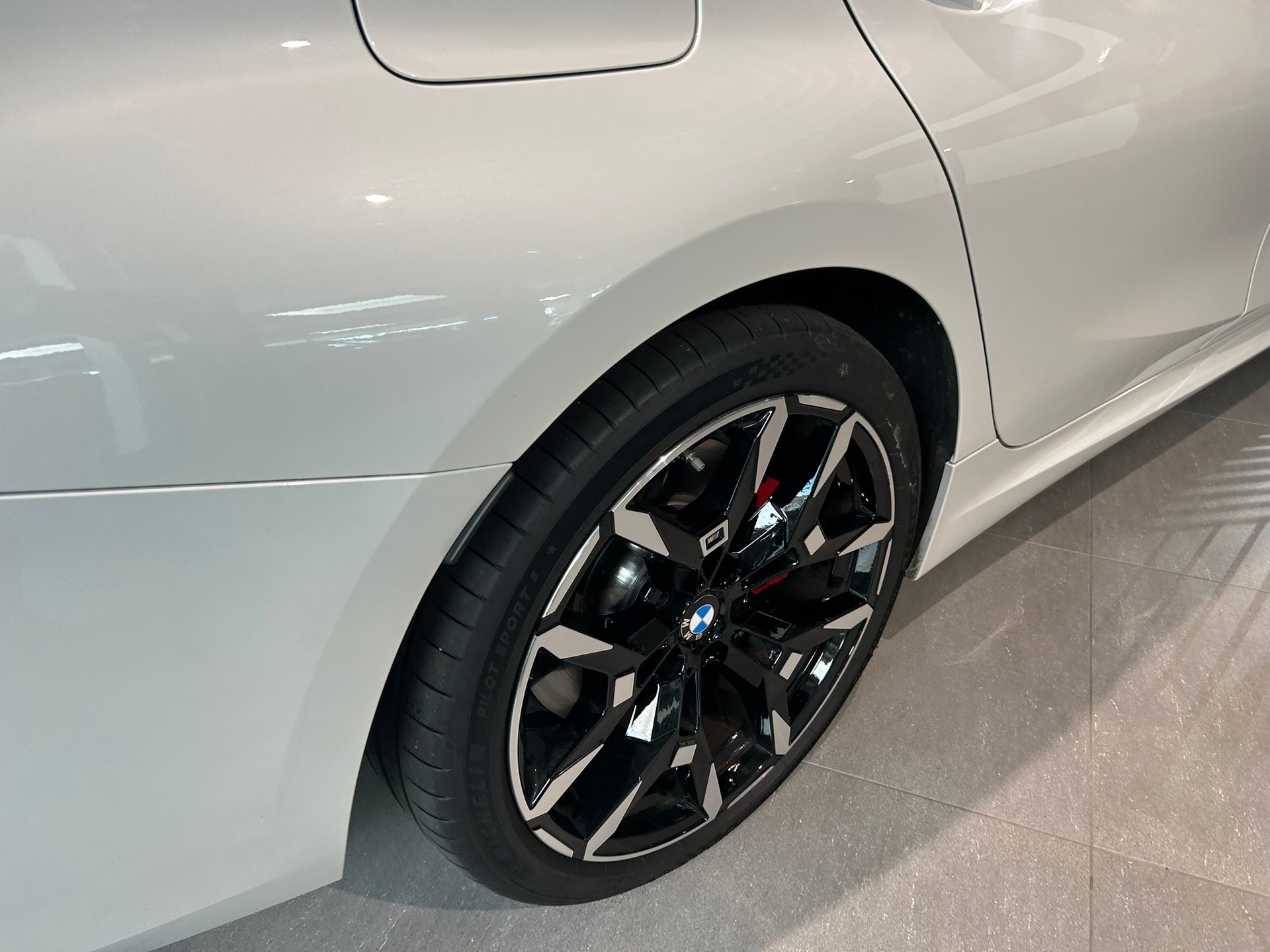 BMW 330e x DriveTouring Steptronic M Sport Pro-image-17