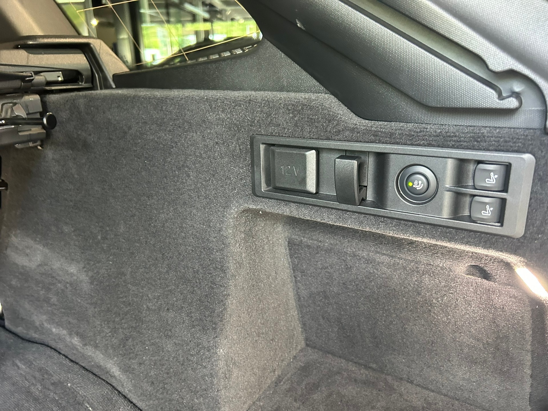 BMW 330e x DriveTouring Steptronic M Sport Pro-image-28
