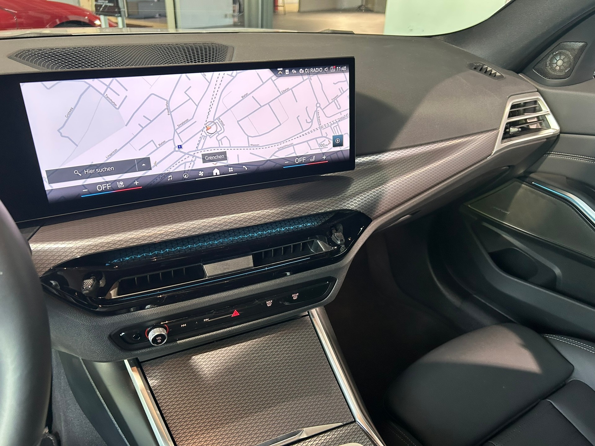 BMW 330e x DriveTouring Steptronic M Sport Pro-image-26