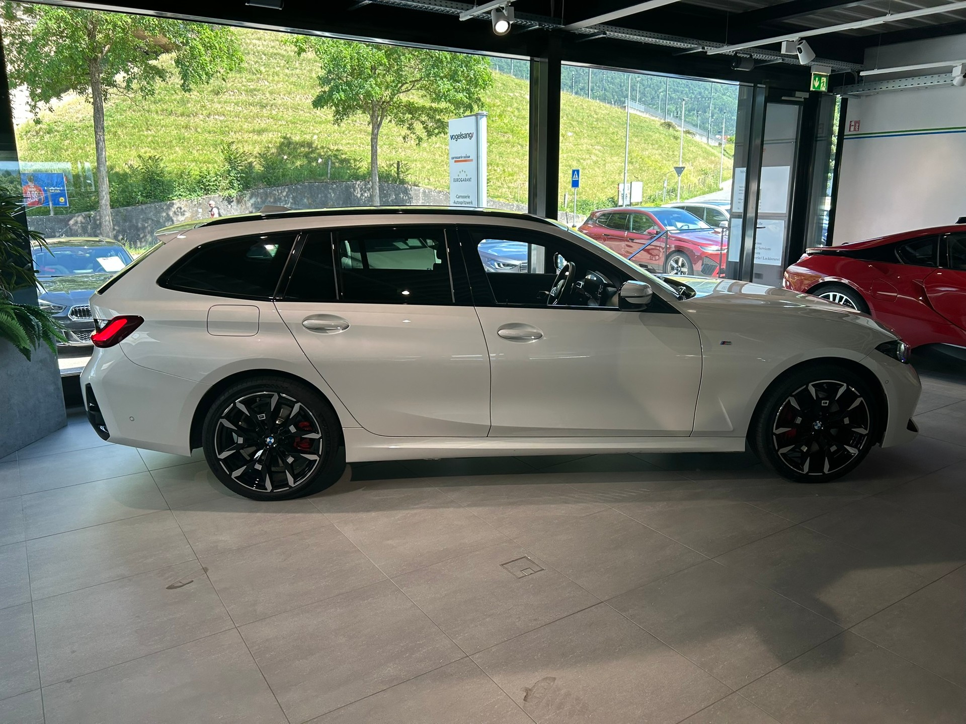 BMW 330e x DriveTouring Steptronic M Sport Pro-image-6
