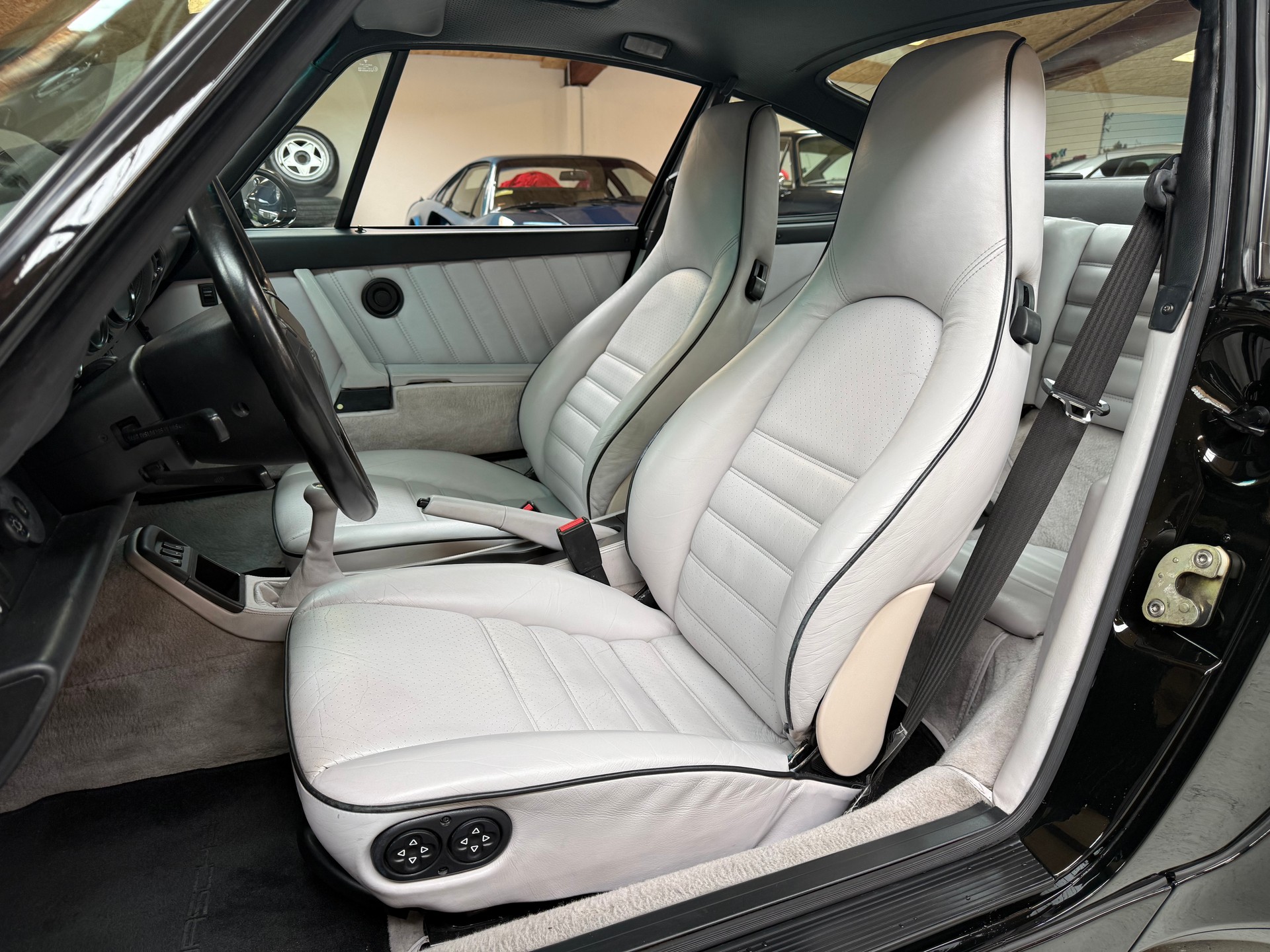 PORSCHE 911 Turbo II 3.3-image-10