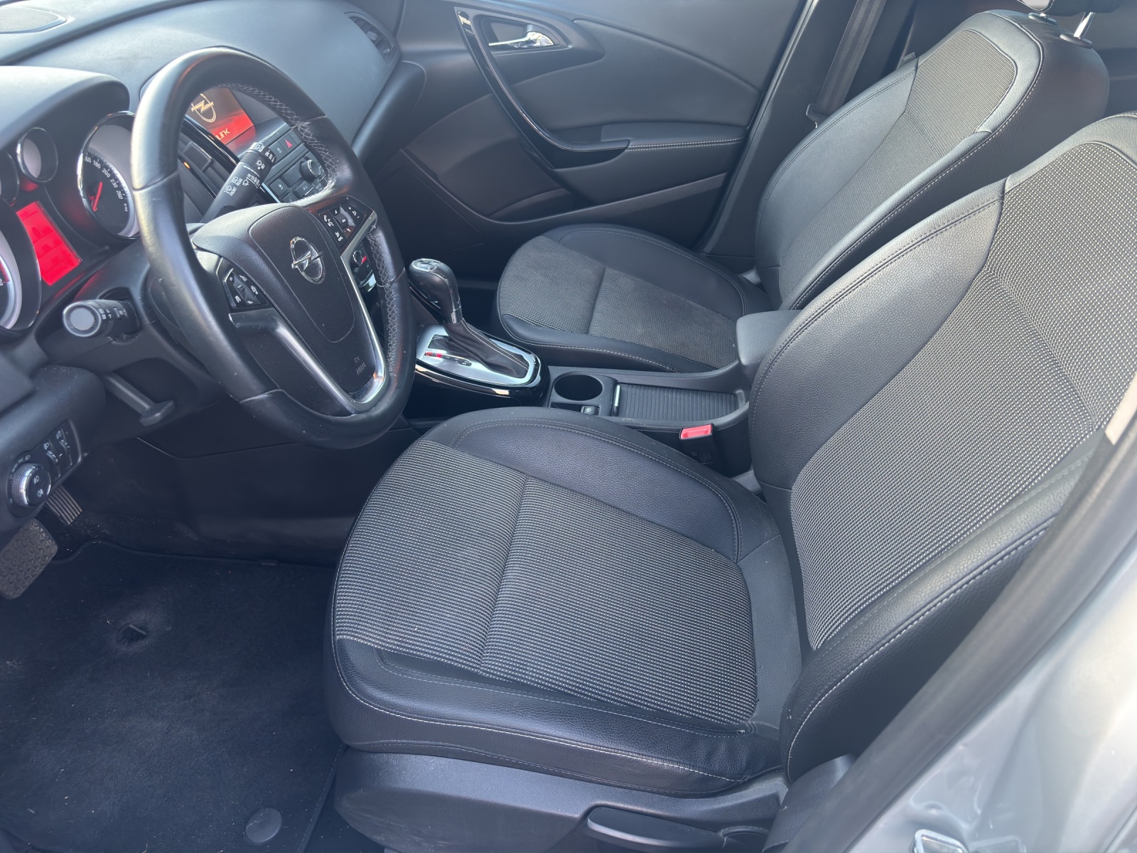 OPEL Astra SportsTourer 1.4i 16V Turbo Cosmo Automatic-image-8