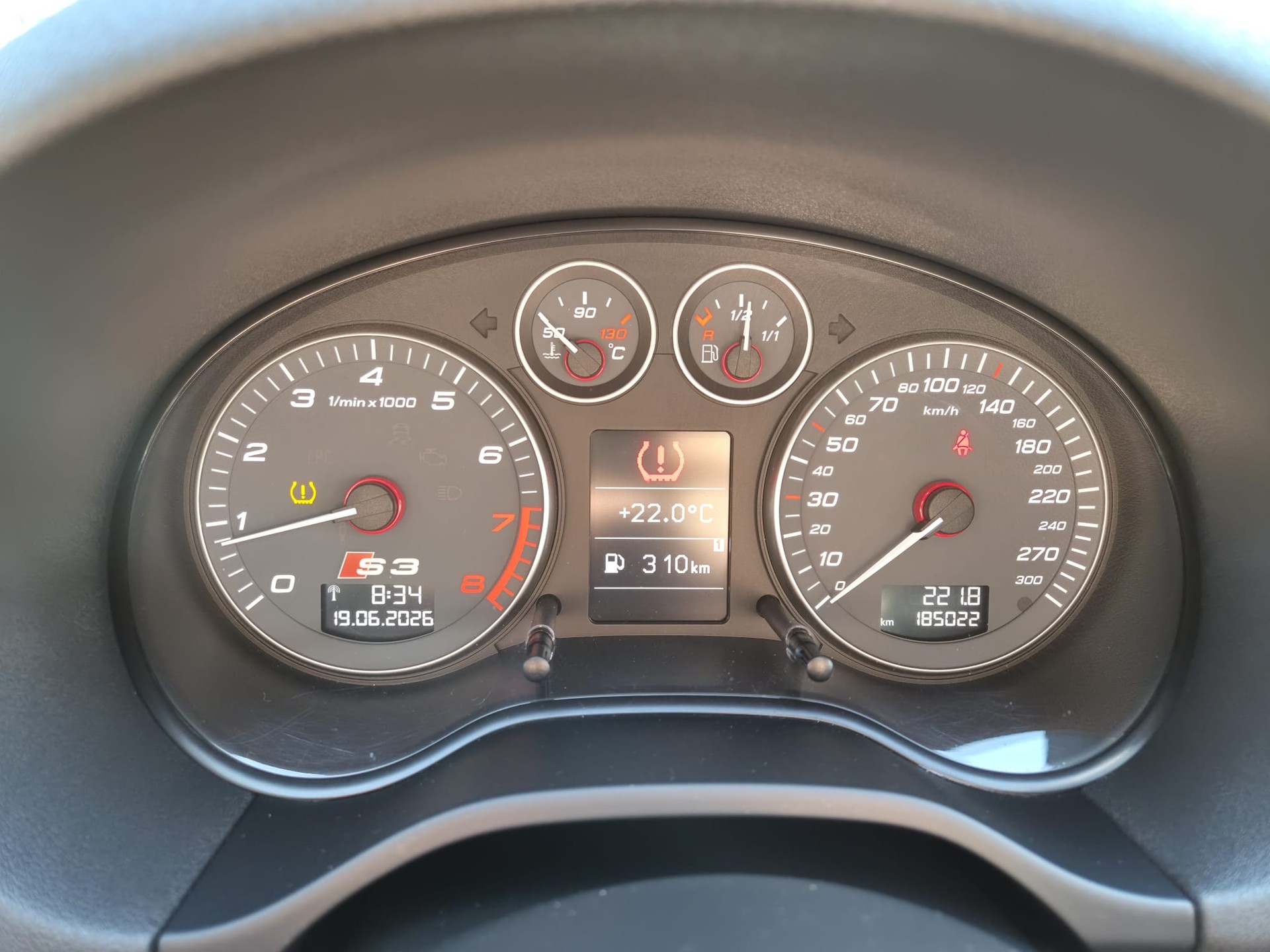 AUDI S3 Sportback 2.0 TFSI quattro-image-8