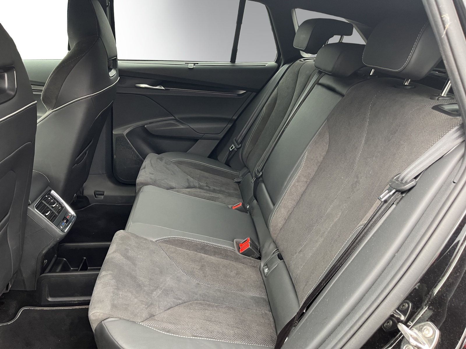SKODA Enyaq 85x Sportline 4x4-image-10