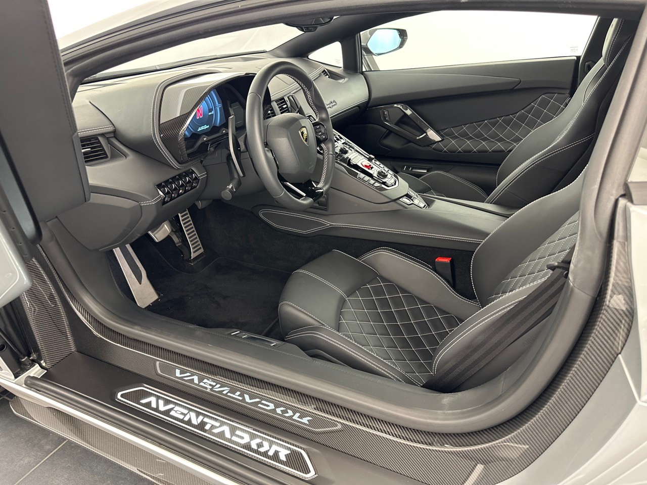 LAMBORGHINI Aventador S LP740-4 Coupé E-Gear-image-4